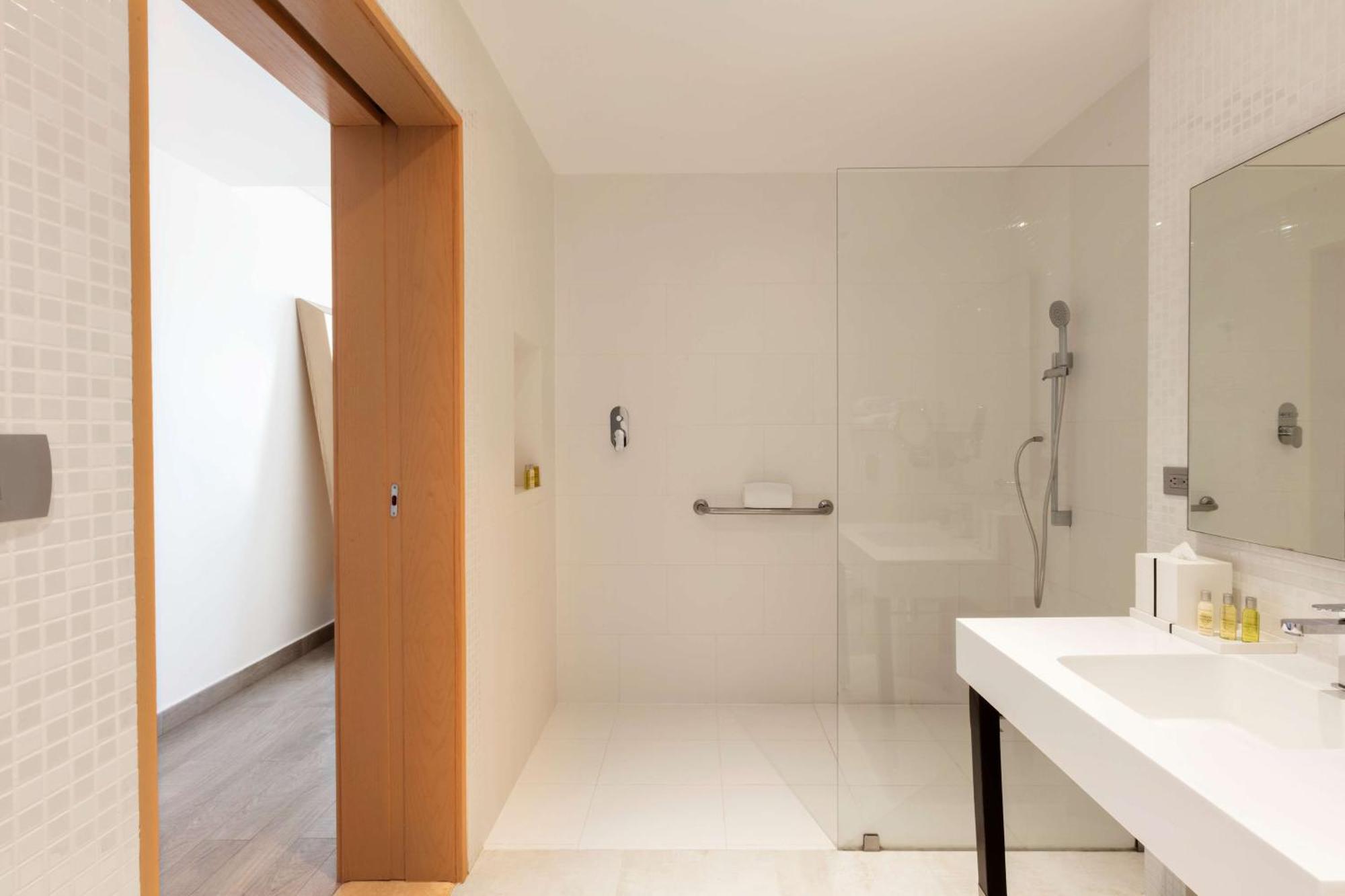 Queen Room Roll Shower Mobility Accessible