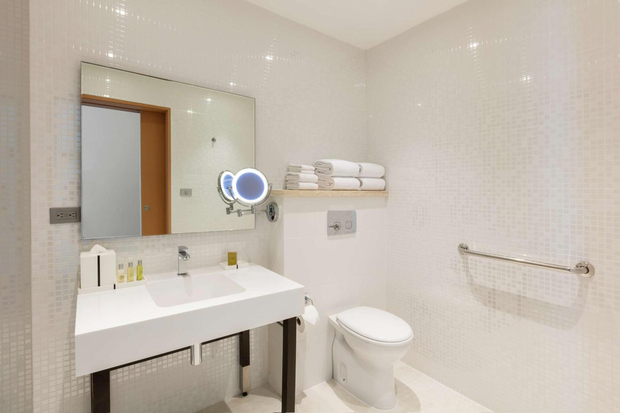 Queen Room Roll Shower Mobility Accessible