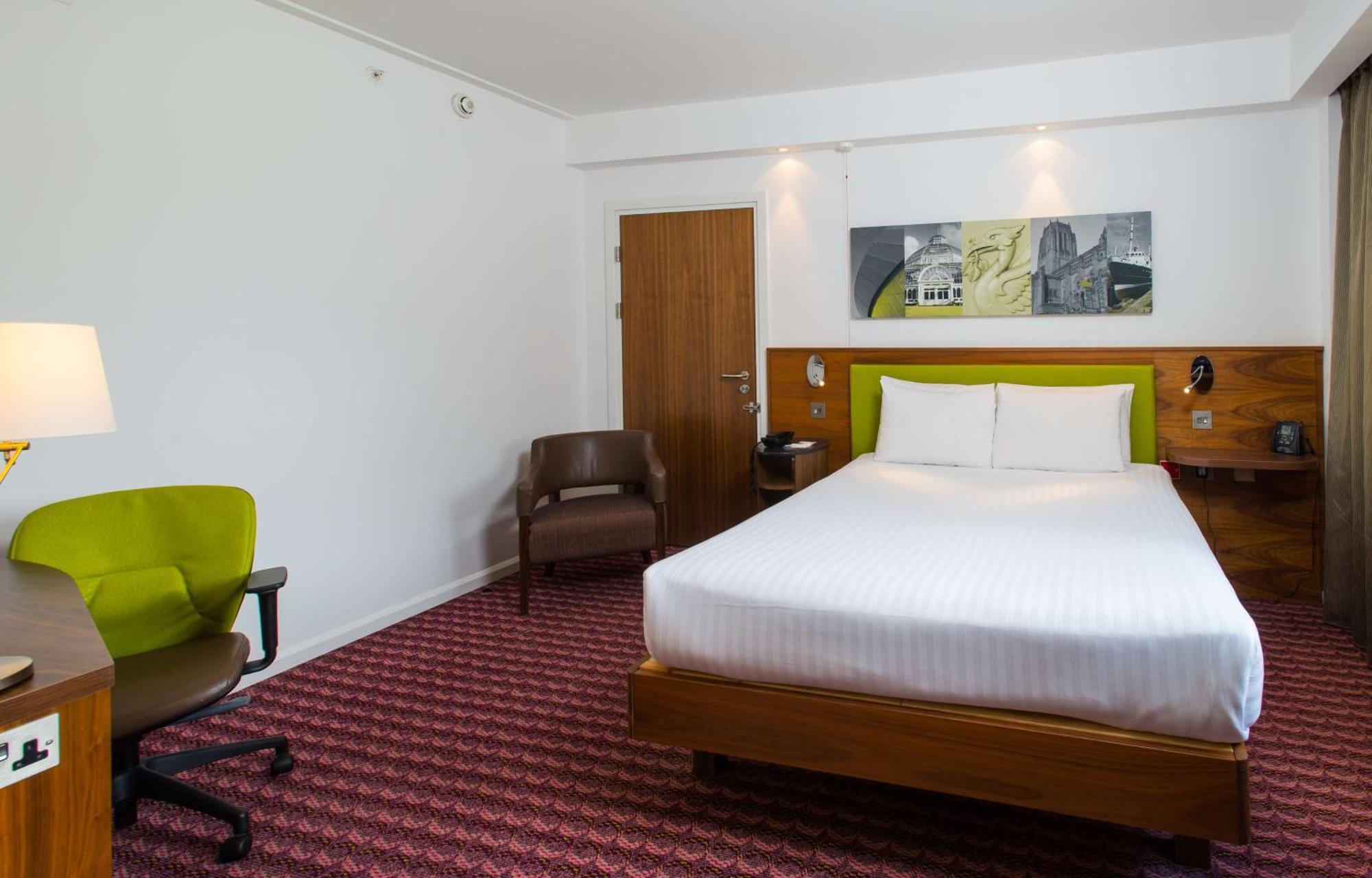 Queen Room Accessible