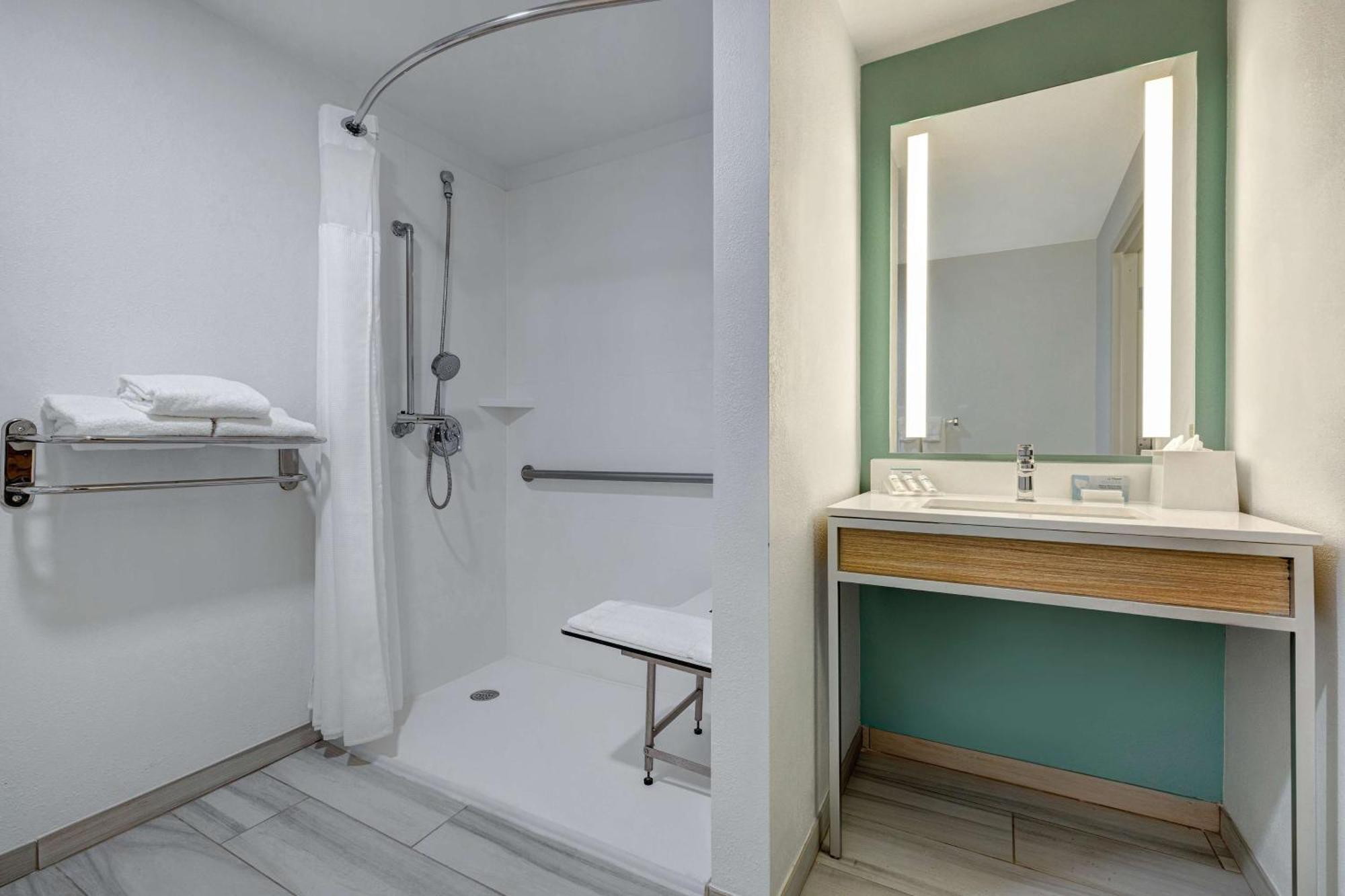 One-Bedroom King Suite