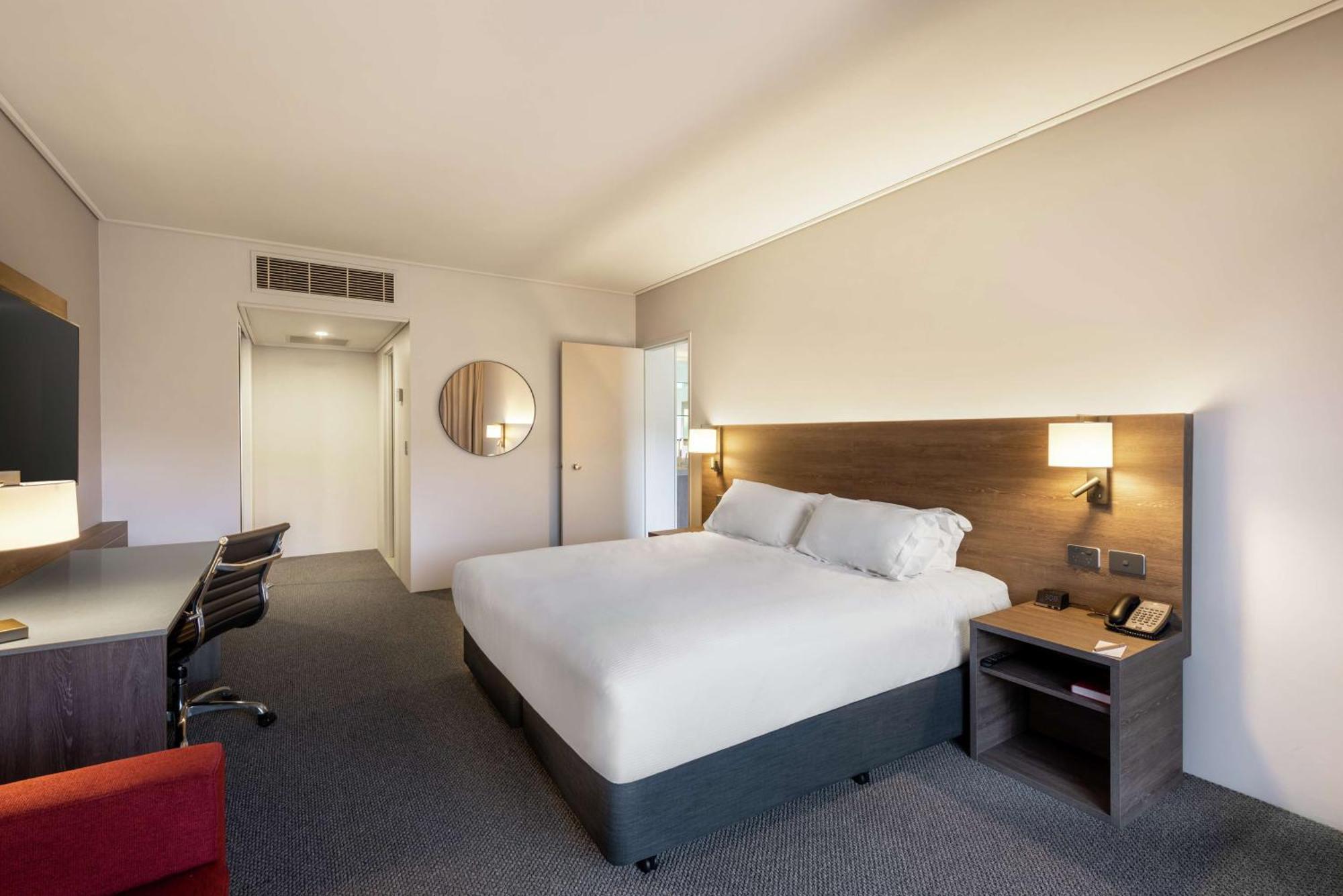 Junior Suite mit Kingsize-Bett und Bergblick
