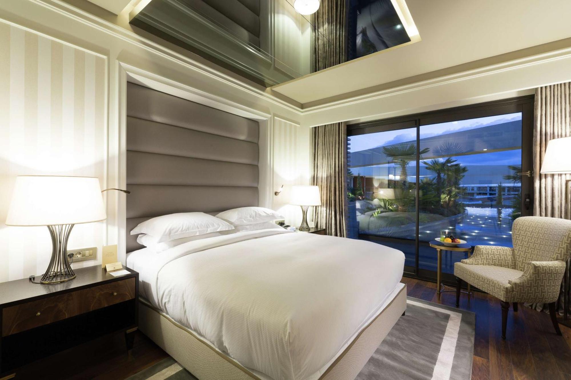 Superior Zimmer mit Kingsize-Bett und einer Terrasse