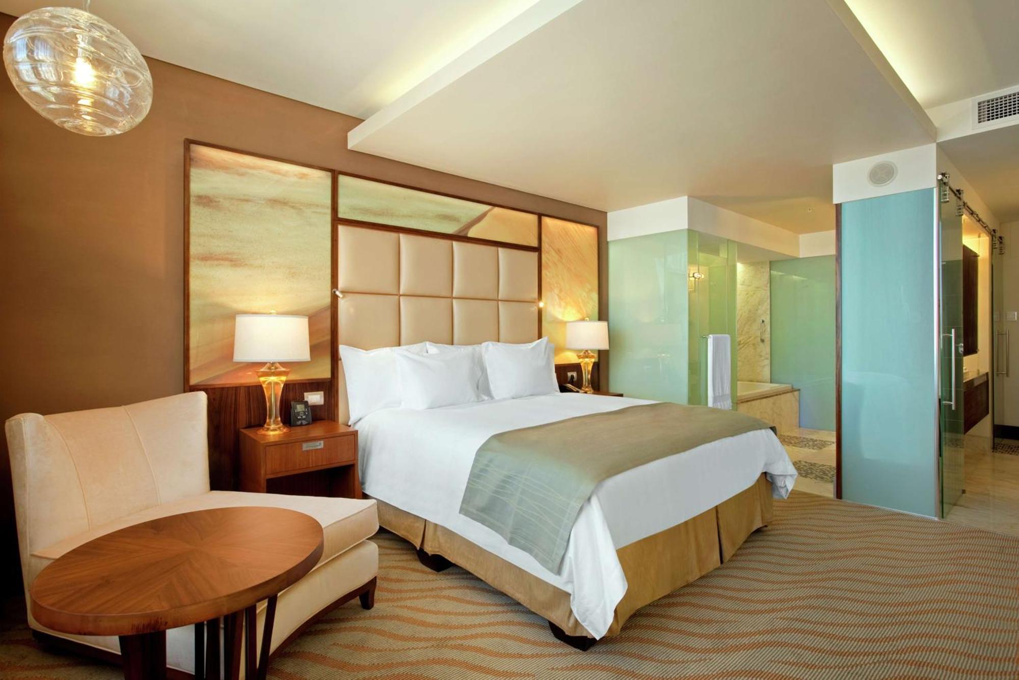 Executive King Room Lounge Access