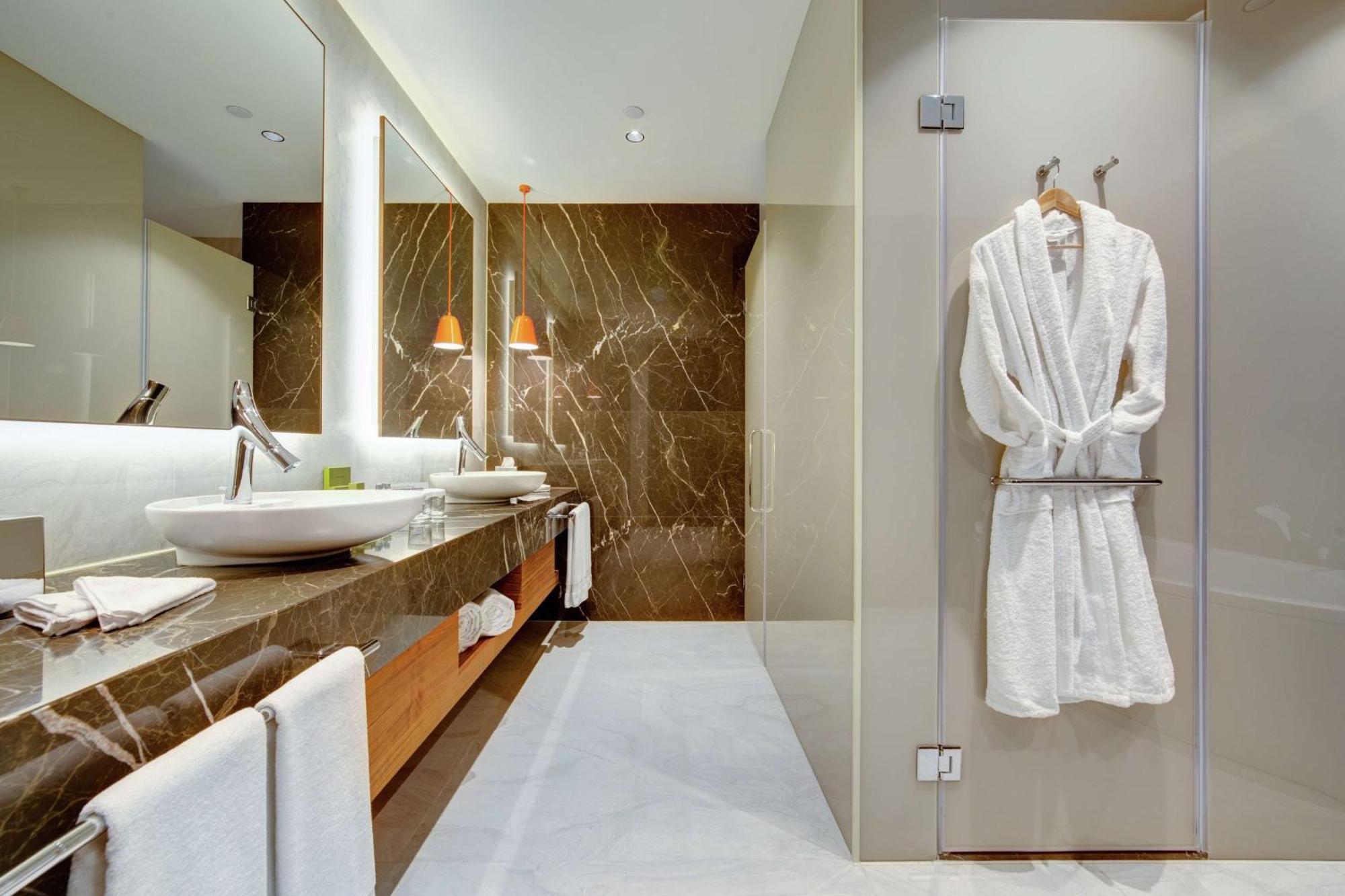 One-Bedroom King Suite