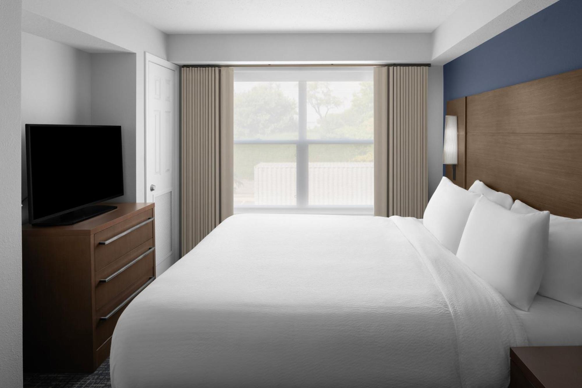 One-Bedroom King Suite with Sofa Bed and Kitchen