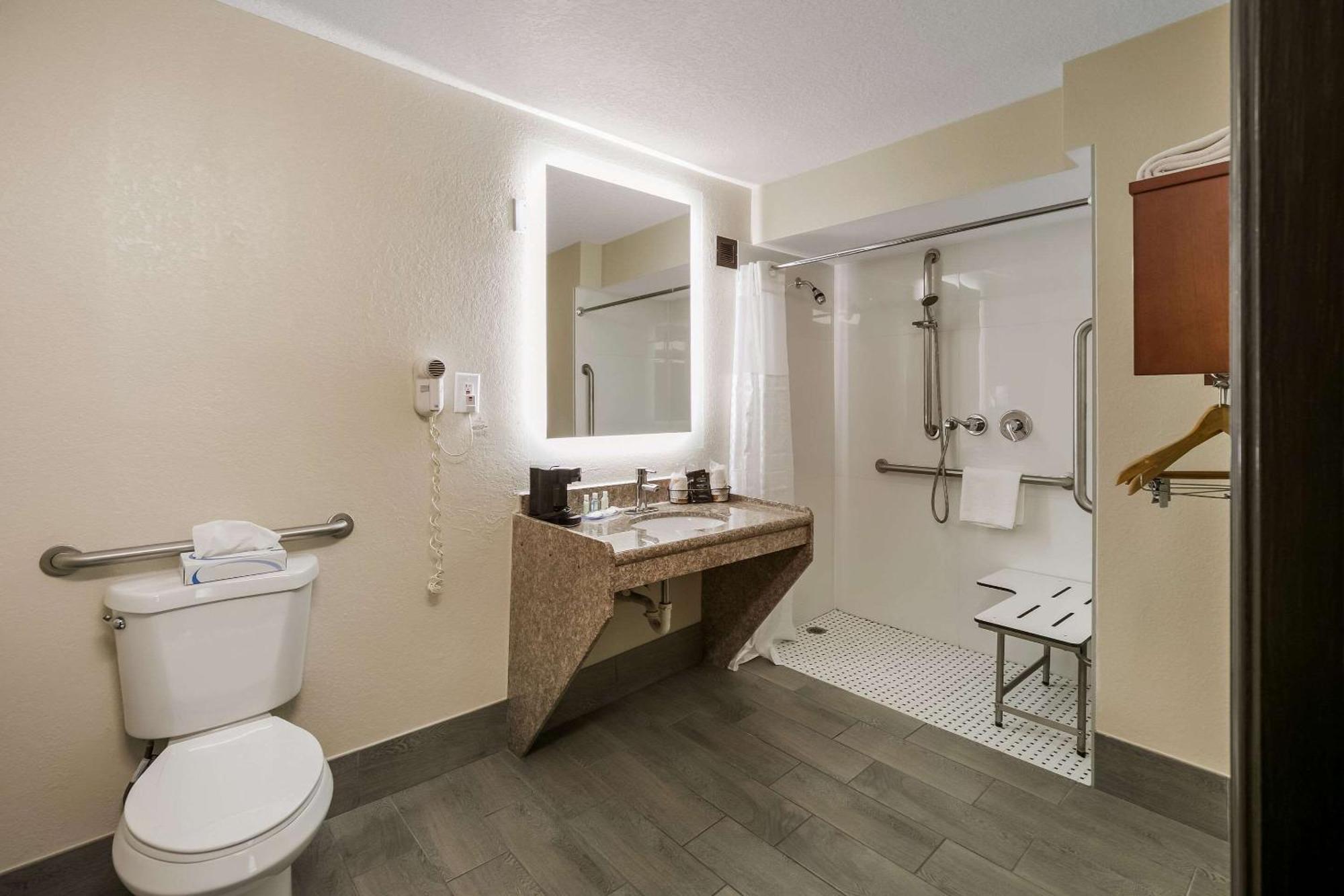 King Room - Accessible/Non-Smoking