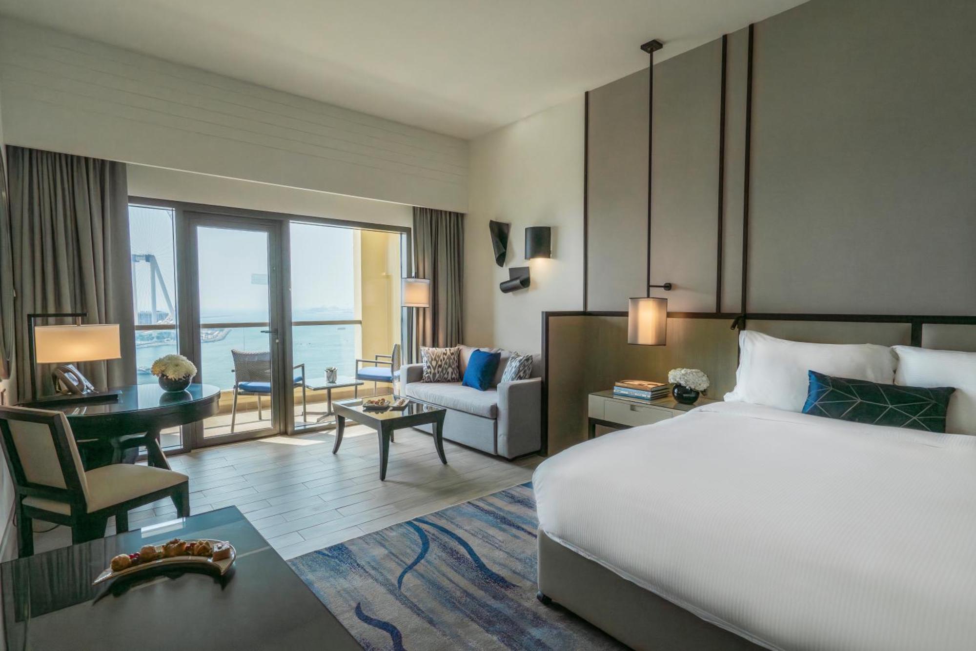 Ain Dubai Sea View Room Balcony King Bed