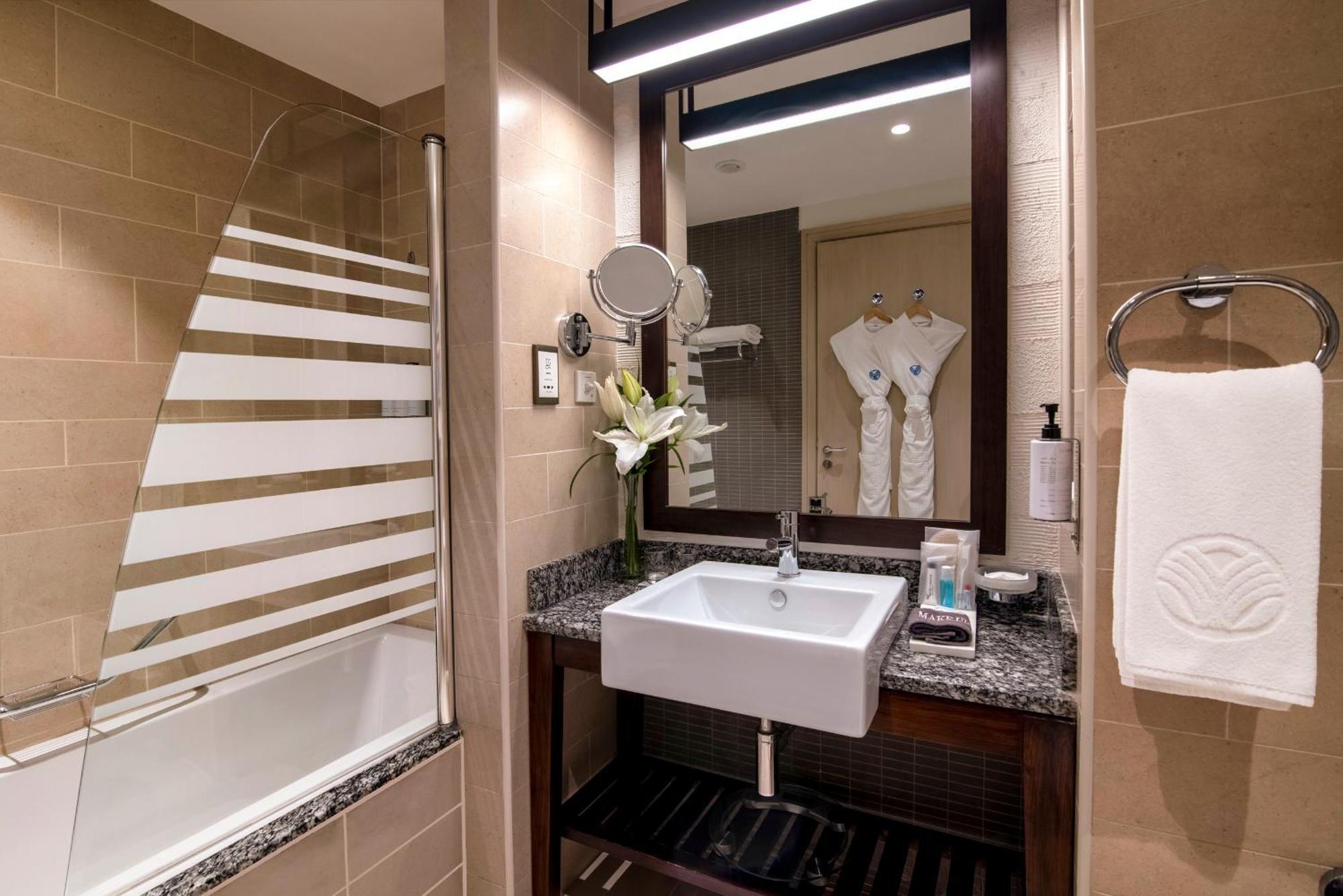 Ain Dubai Sea View Room Balcony King Bed