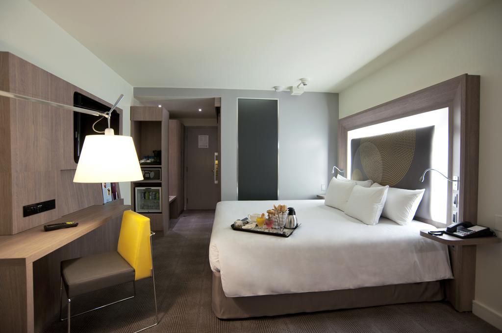 Executive King Room Sofa Bed
