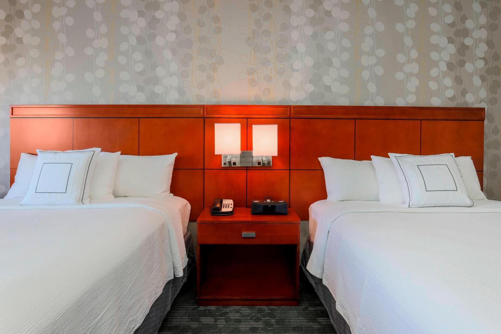 Queen Room with Two Queen Beds - Hearing Accessible