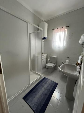 Twin Room Private External Bathroom