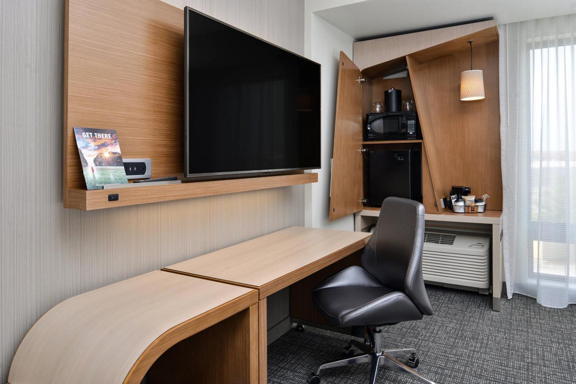 King Room with Bathtub and Sofa Bed - Mobility Access/Hearing Accessible