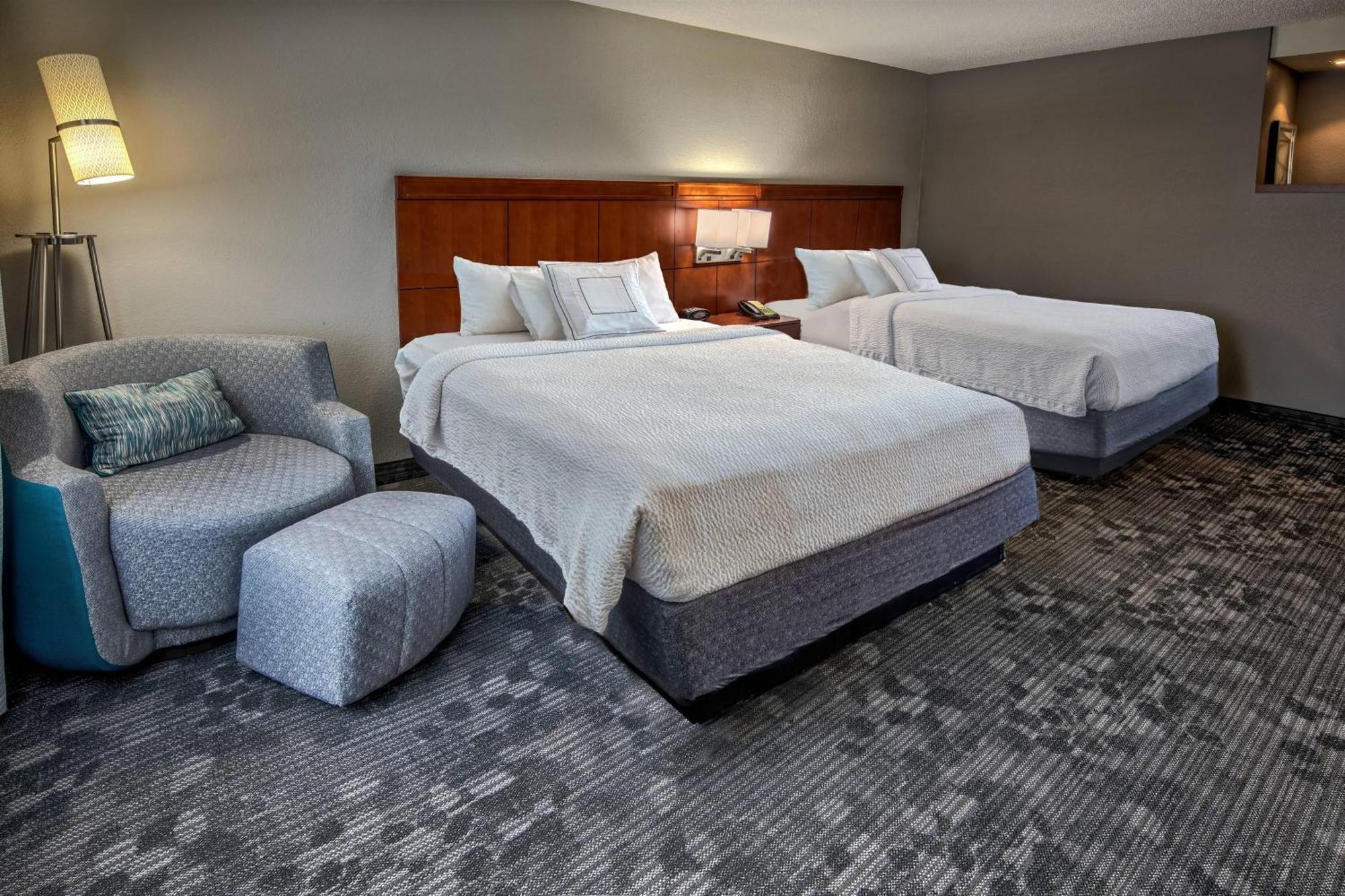 Queen Room Two Queen Beds Bathtub Mobility Access