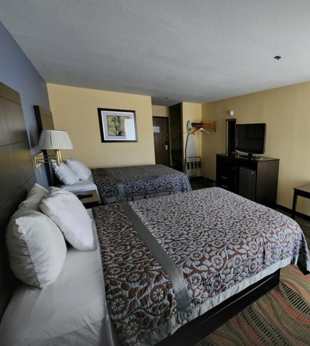 Queen Room Two Queen Beds Non-Smoking