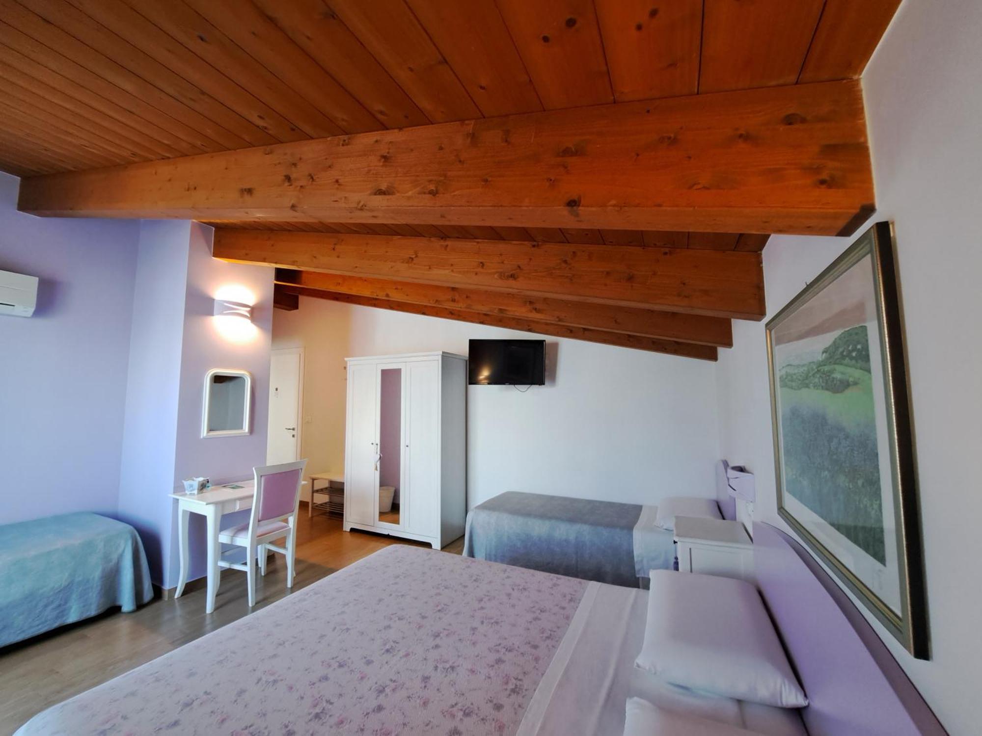 Quadruple Room Private Bathroom