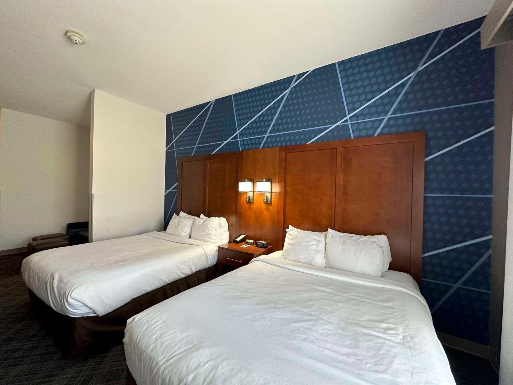 Queen Suite Two Queen Beds Non-Smoking