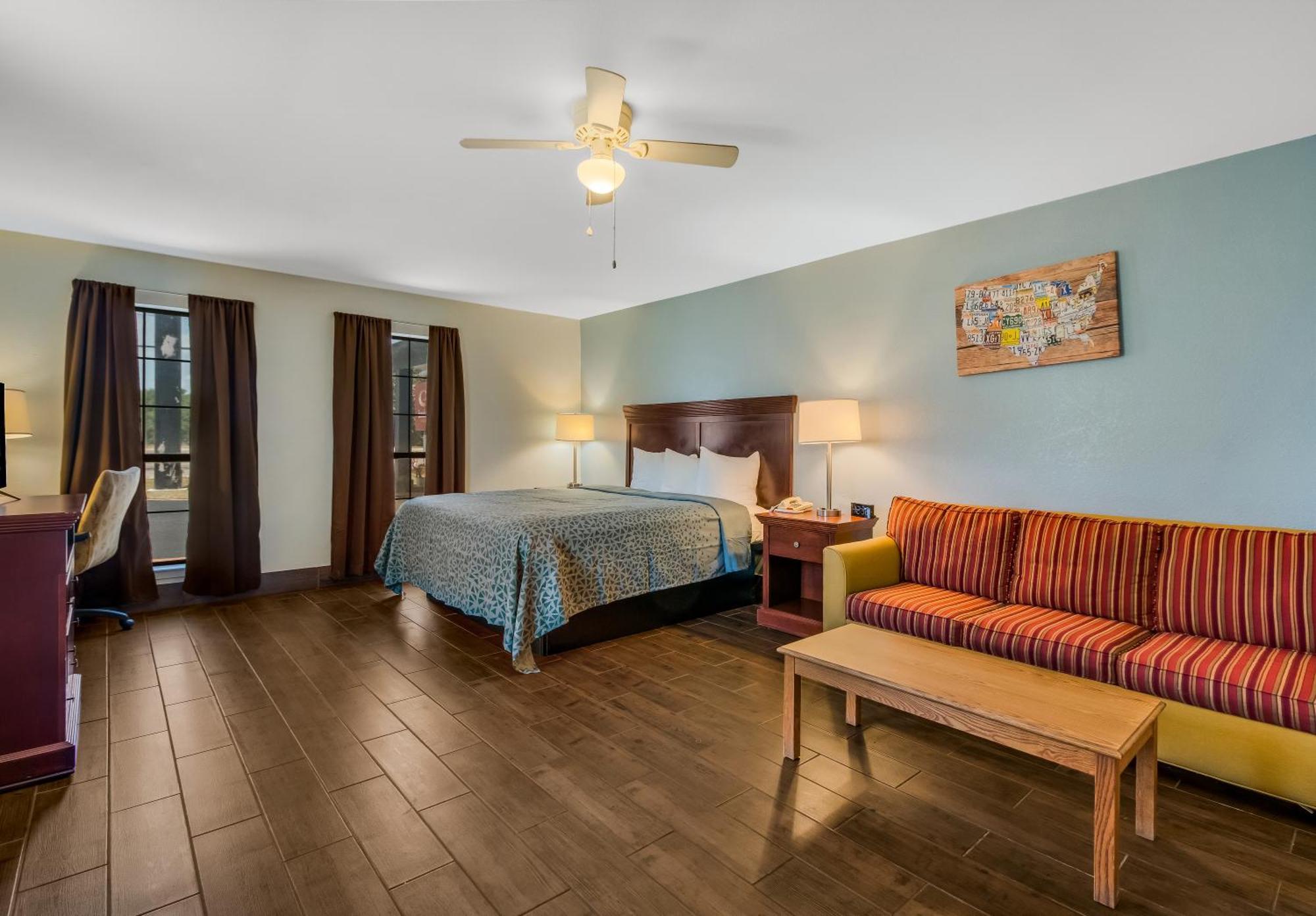 1 Bedroom King Suite or Sofa Bed Non-smoking