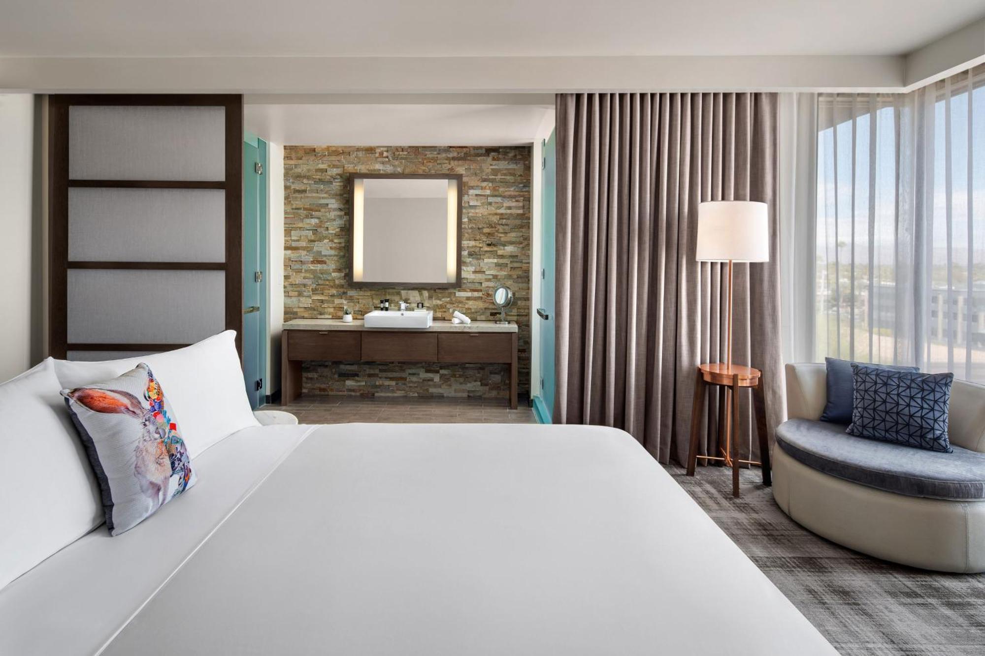 Standard King Room Oldtown View