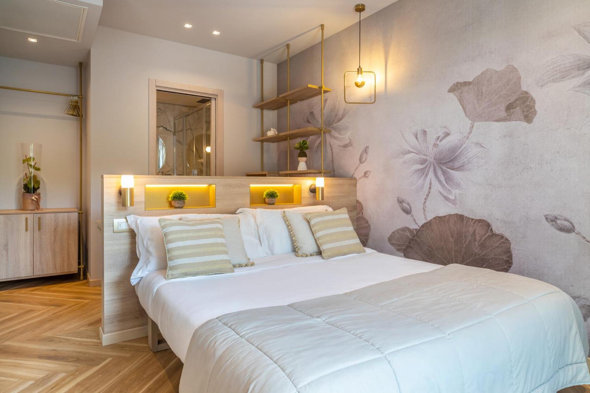 Deluxe Double Room with Side Sea View,1553746009:JPEG