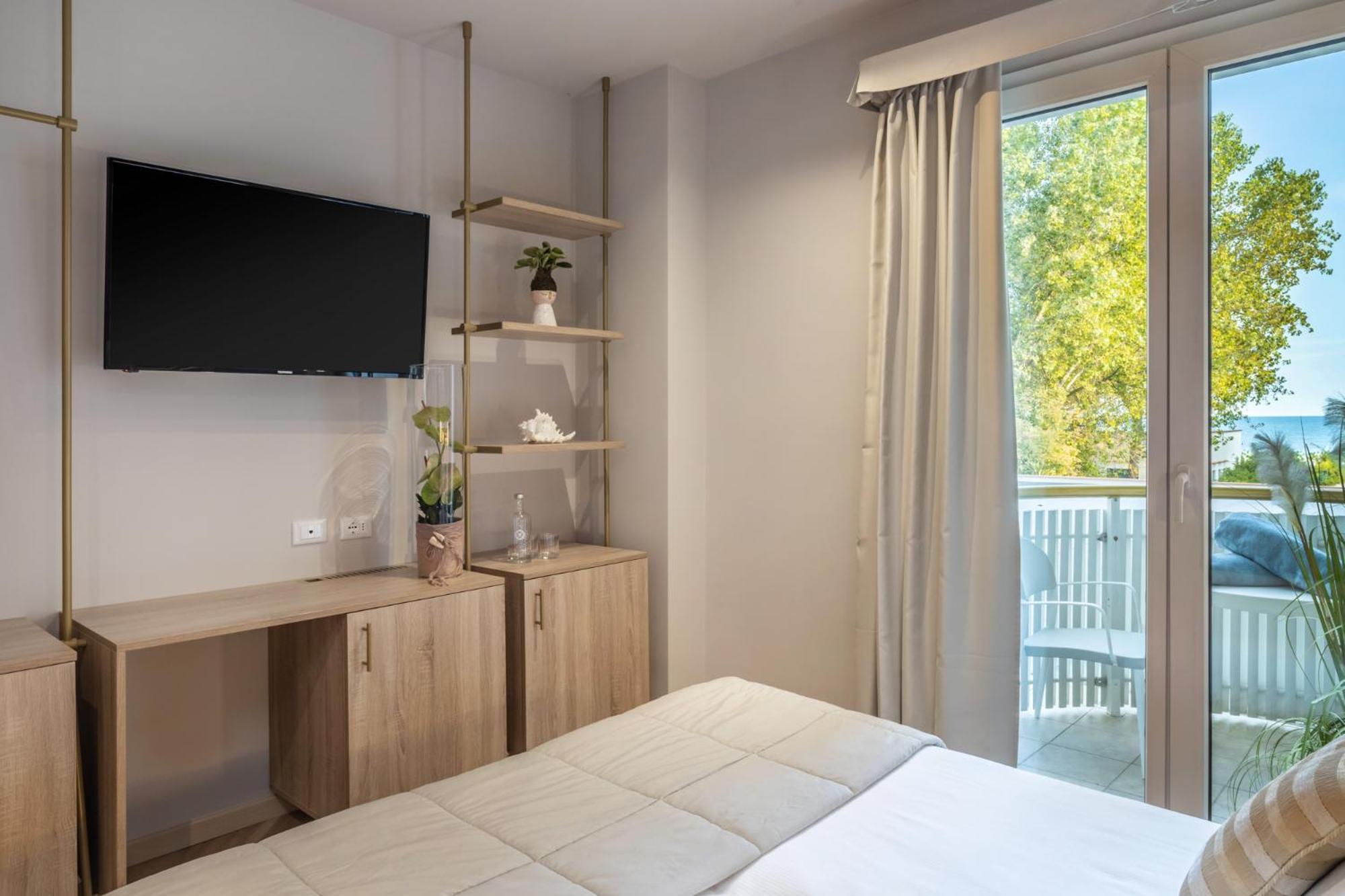 Deluxe Double Room Side Sea View