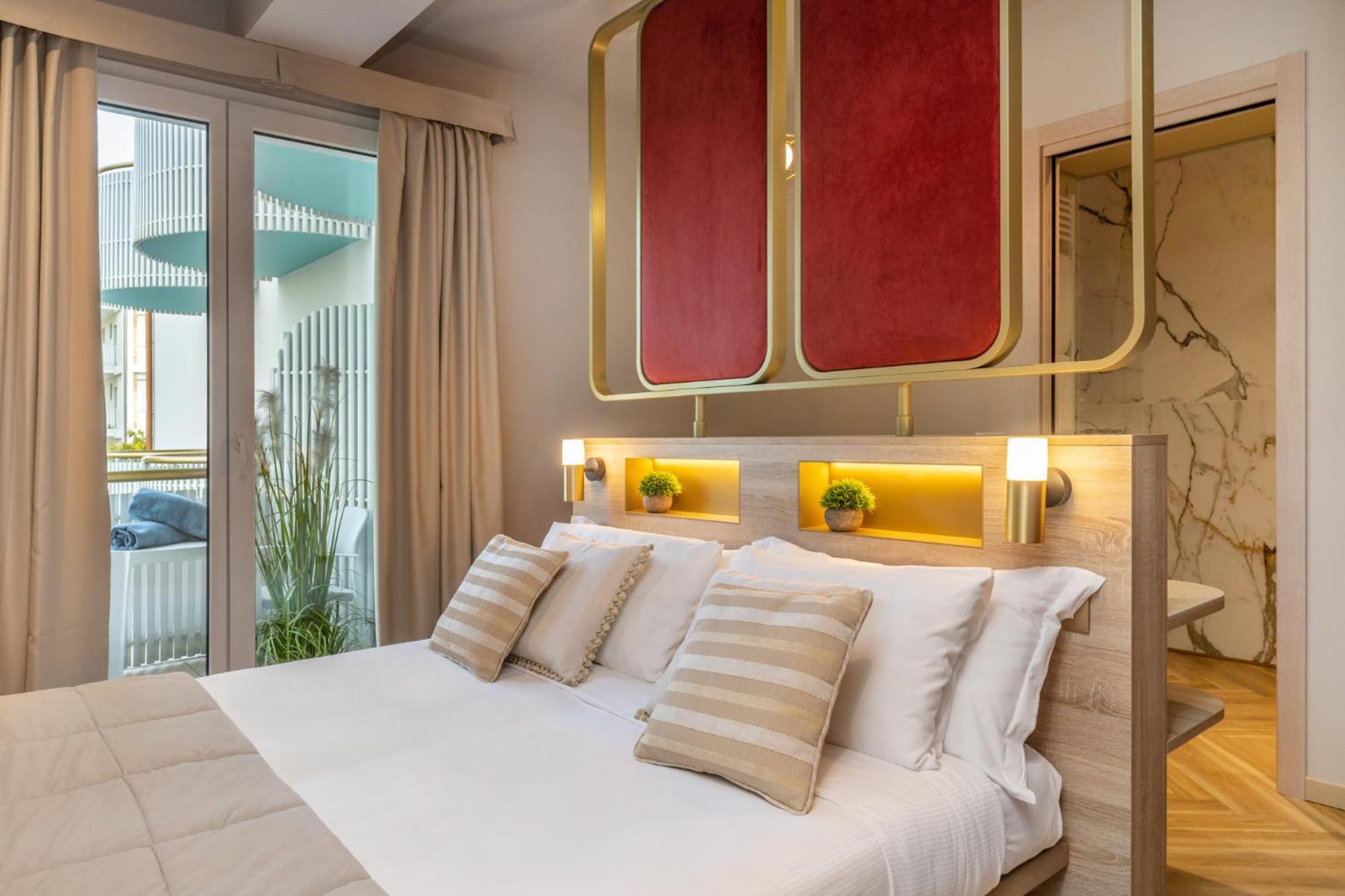 Deluxe Double Room Side Sea View