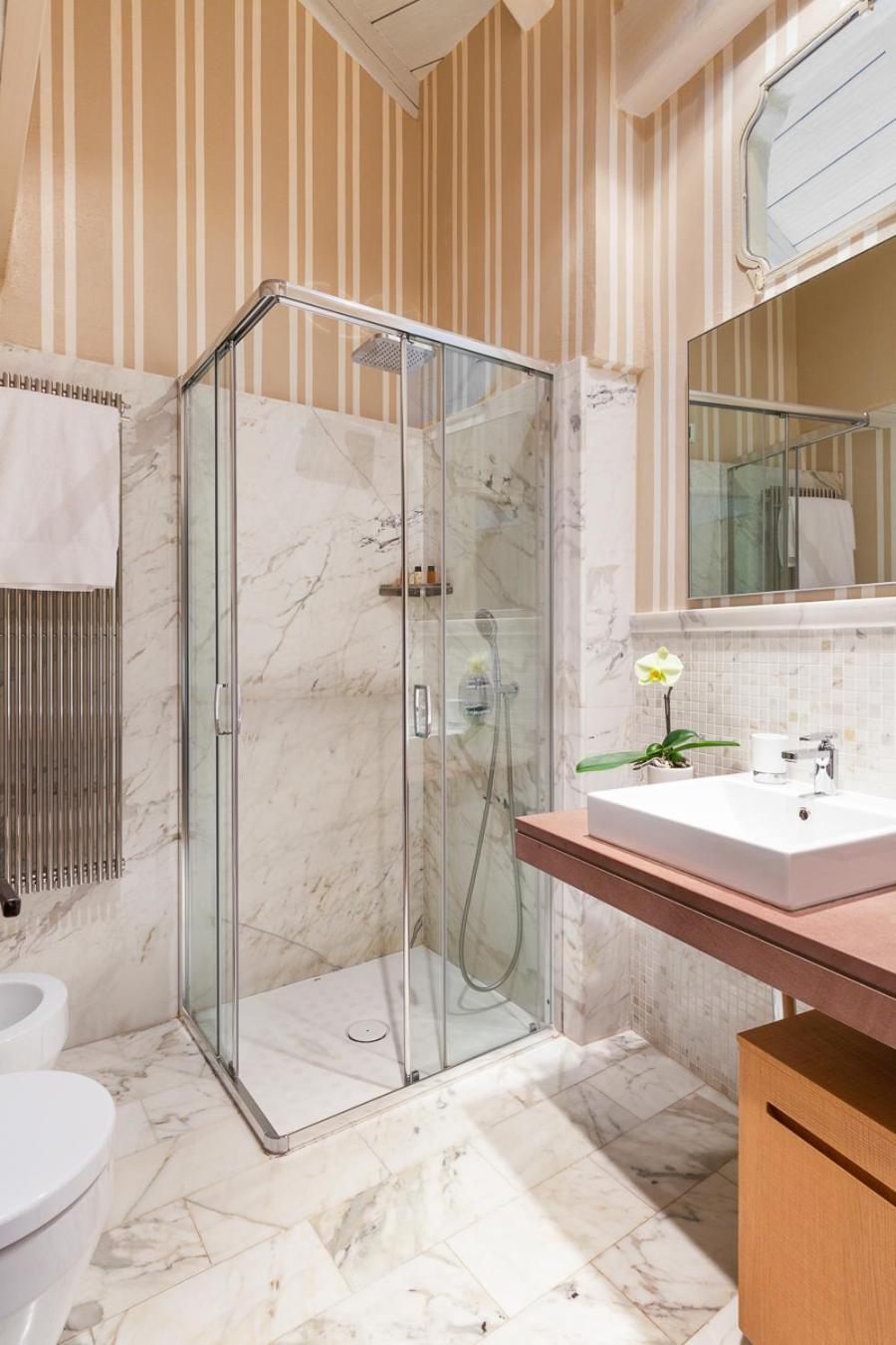 Double or Twin Room Lake View