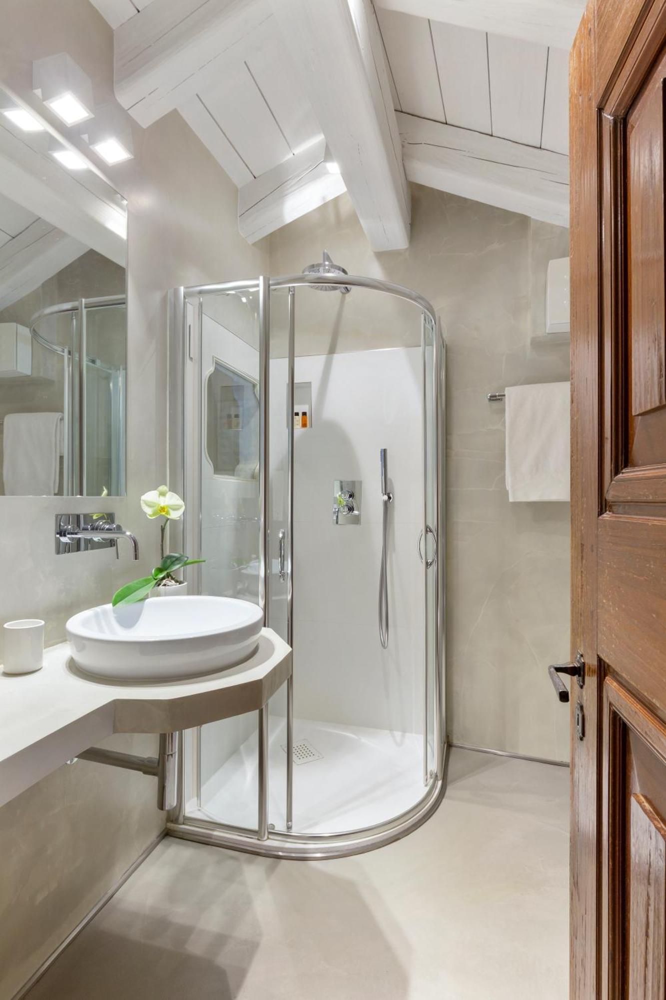Double or Twin Room Lake View