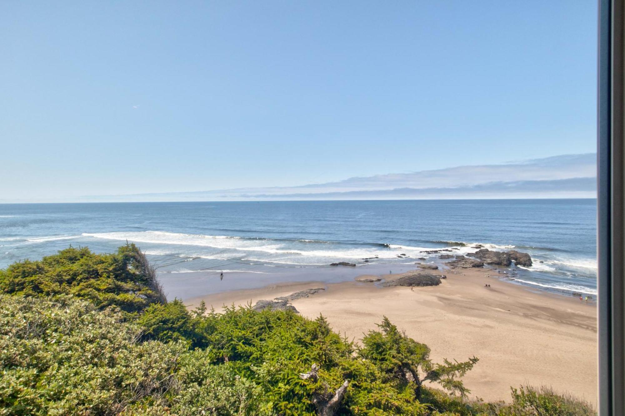 2 Queen Studio Kitchen Ocean View
