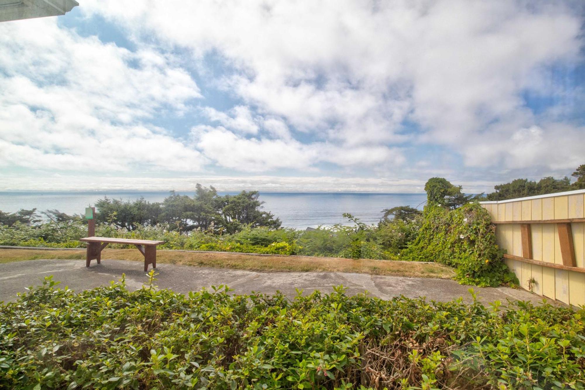 Family Oceanview Cottage – 1Bdrm Kitchen max4