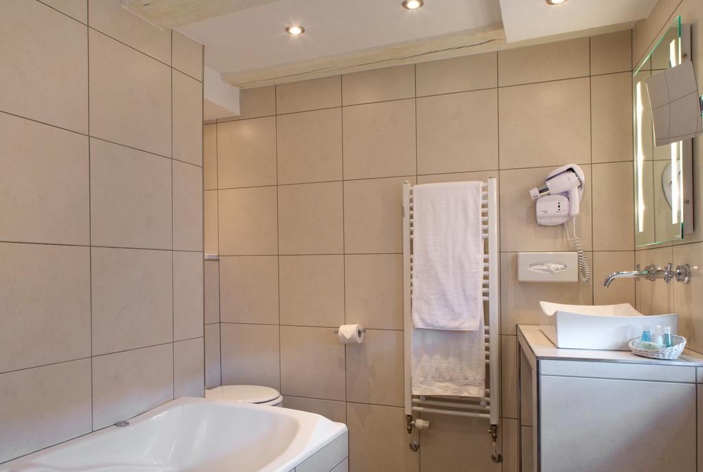 Double Room Balneo Bath