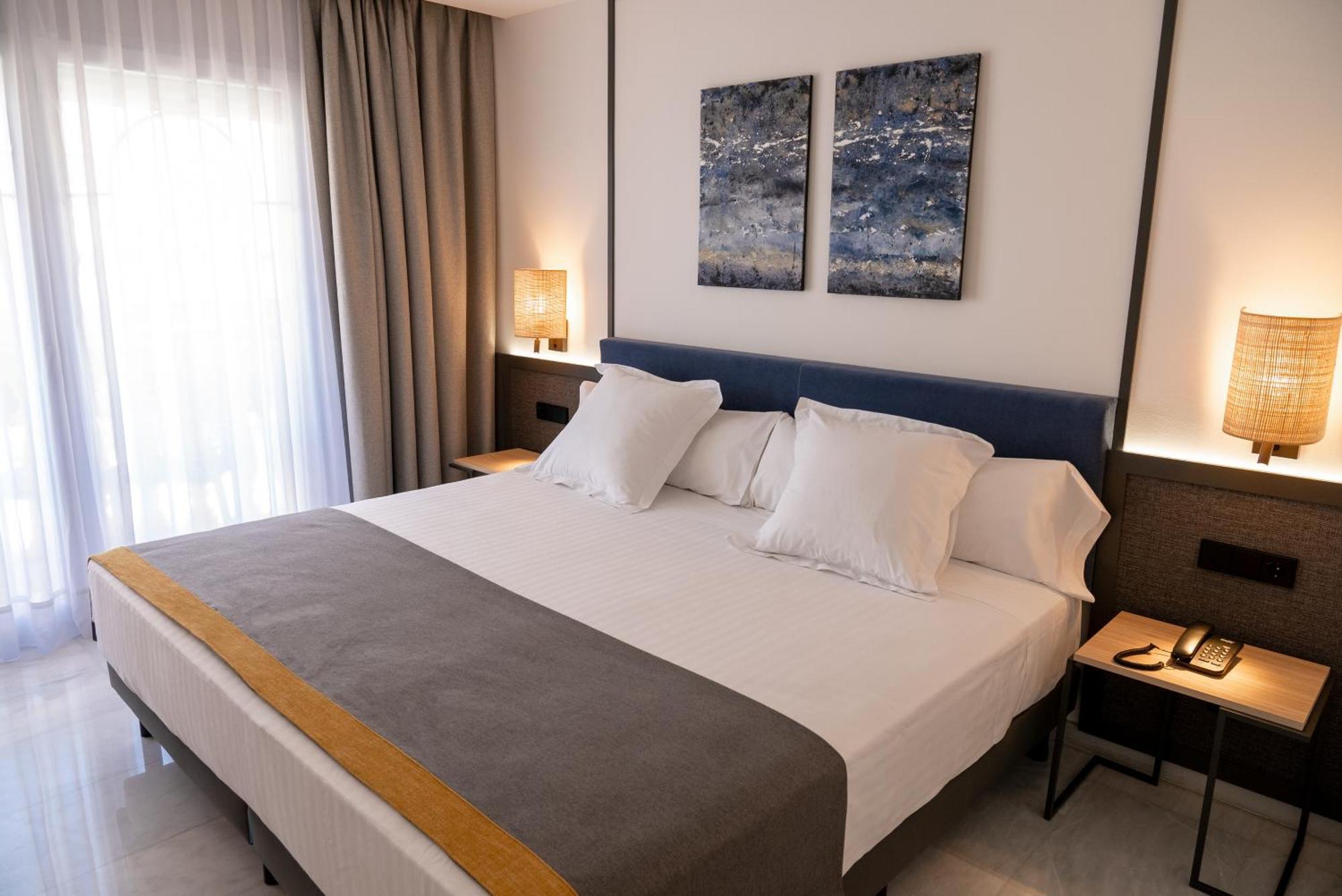 Superior Double Room Lateral Sea View