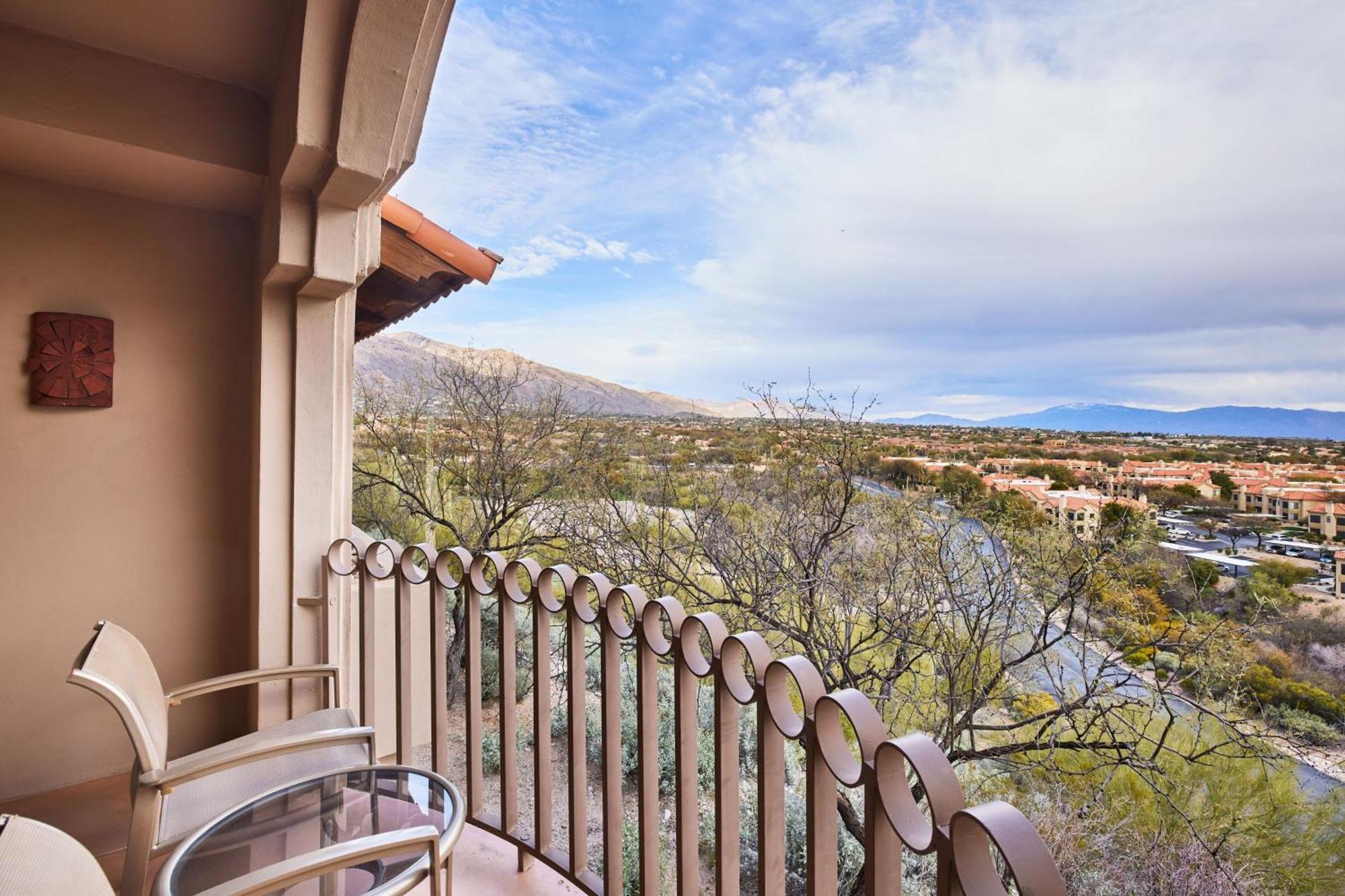 Guest room 1 King Mountain view Balcony