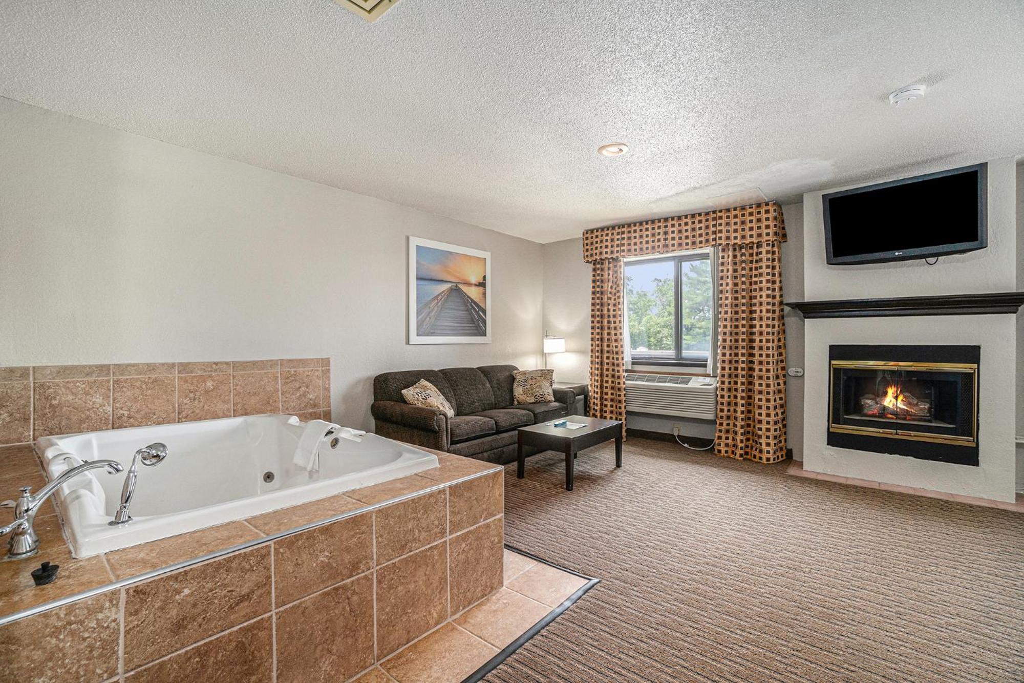 King Room Hot Tub Fireplace Non-Smoking