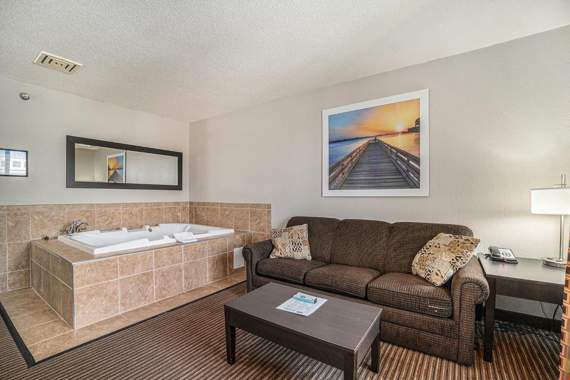 King Room Hot Tub Fireplace Non-Smoking
