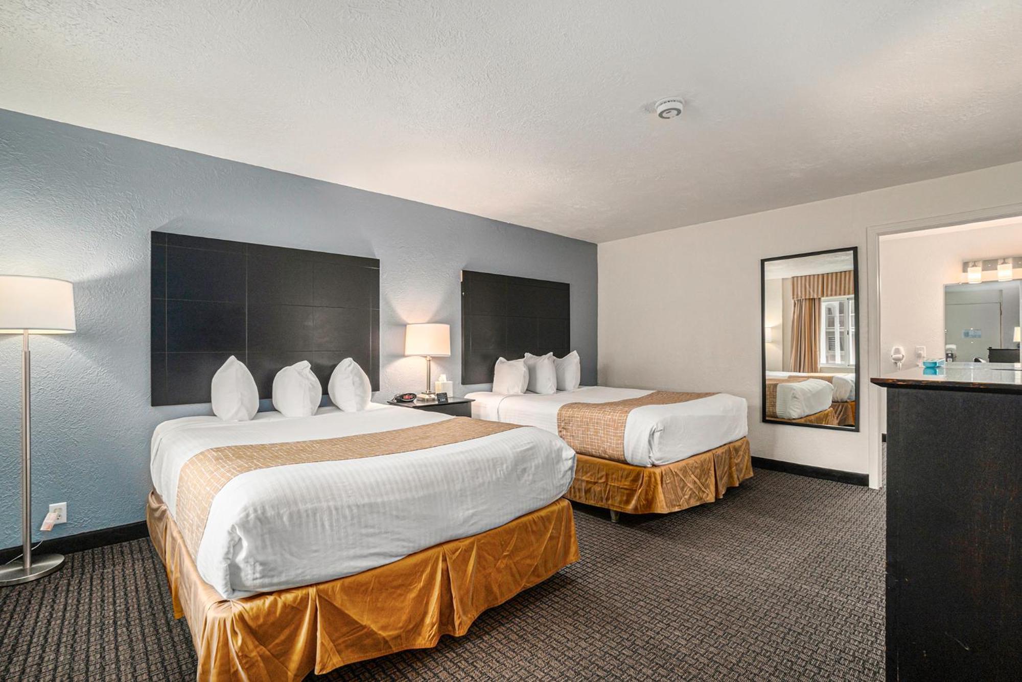 Queen Room Two Queen Beds First Floor or Nmobility Accessible or Non-Smoking