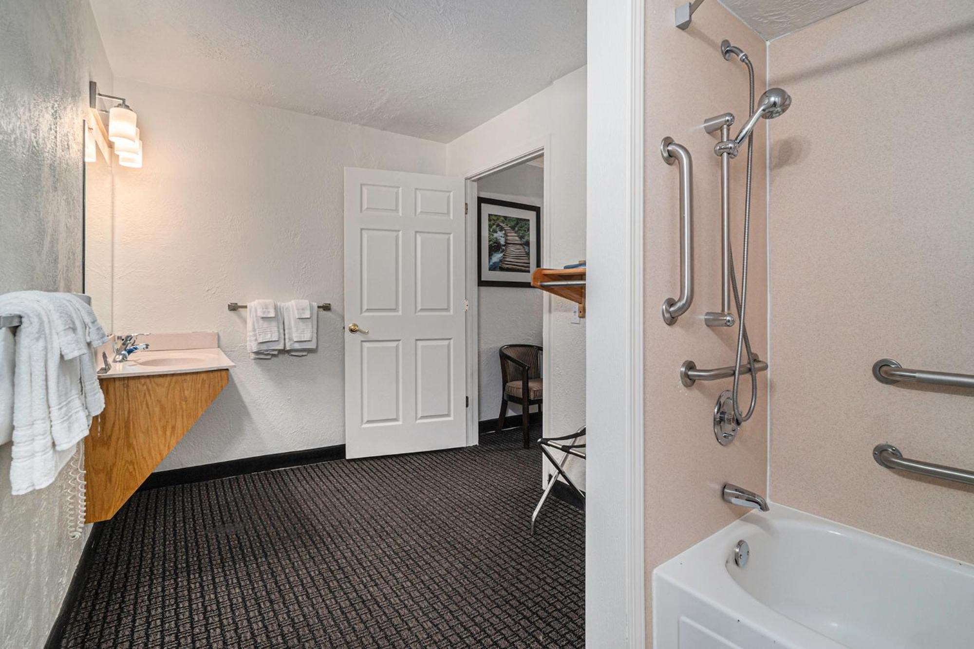 Queen Room Two Queen Beds First Floor or Nmobility Accessible or Non-Smoking