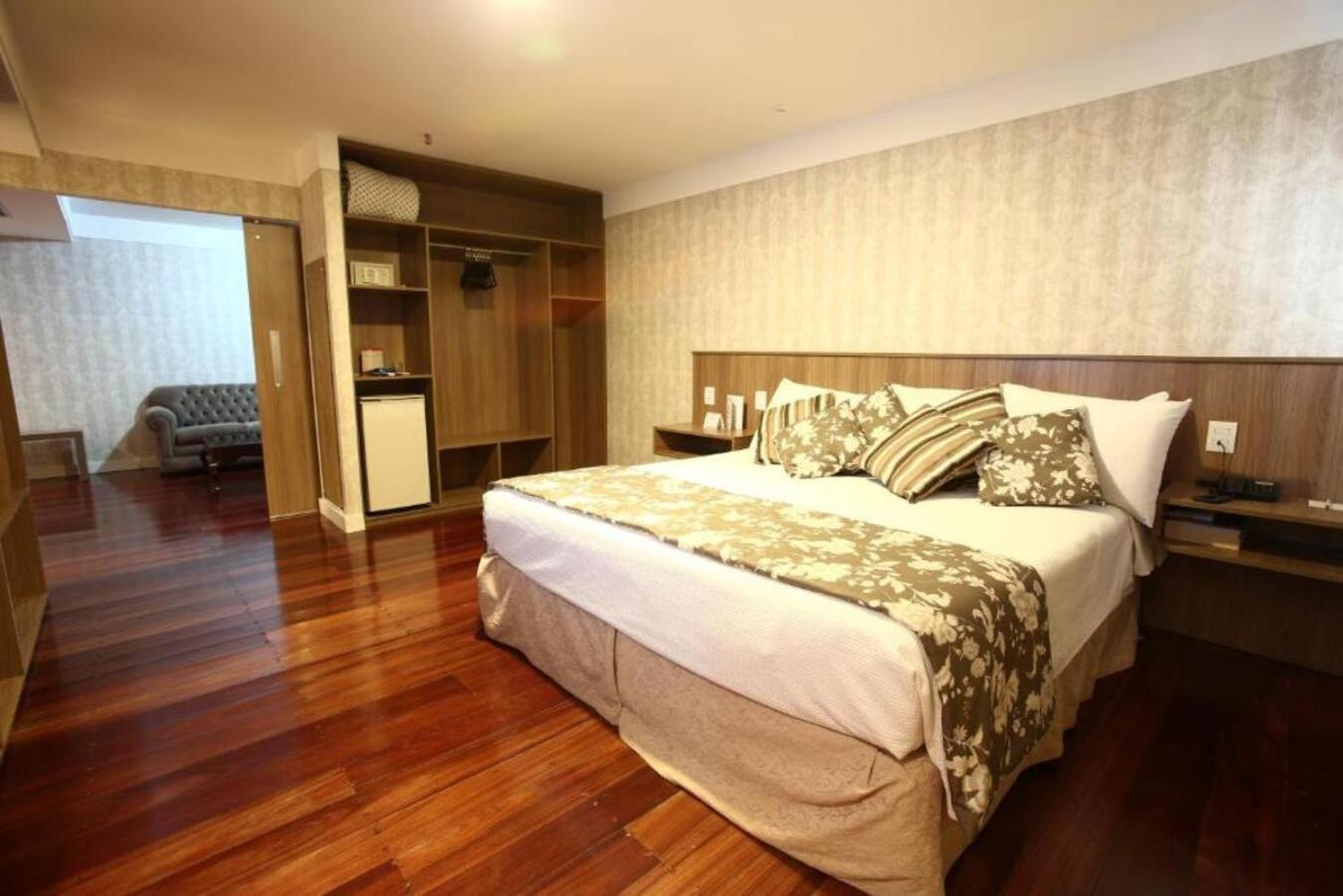 Deluxe King Suite