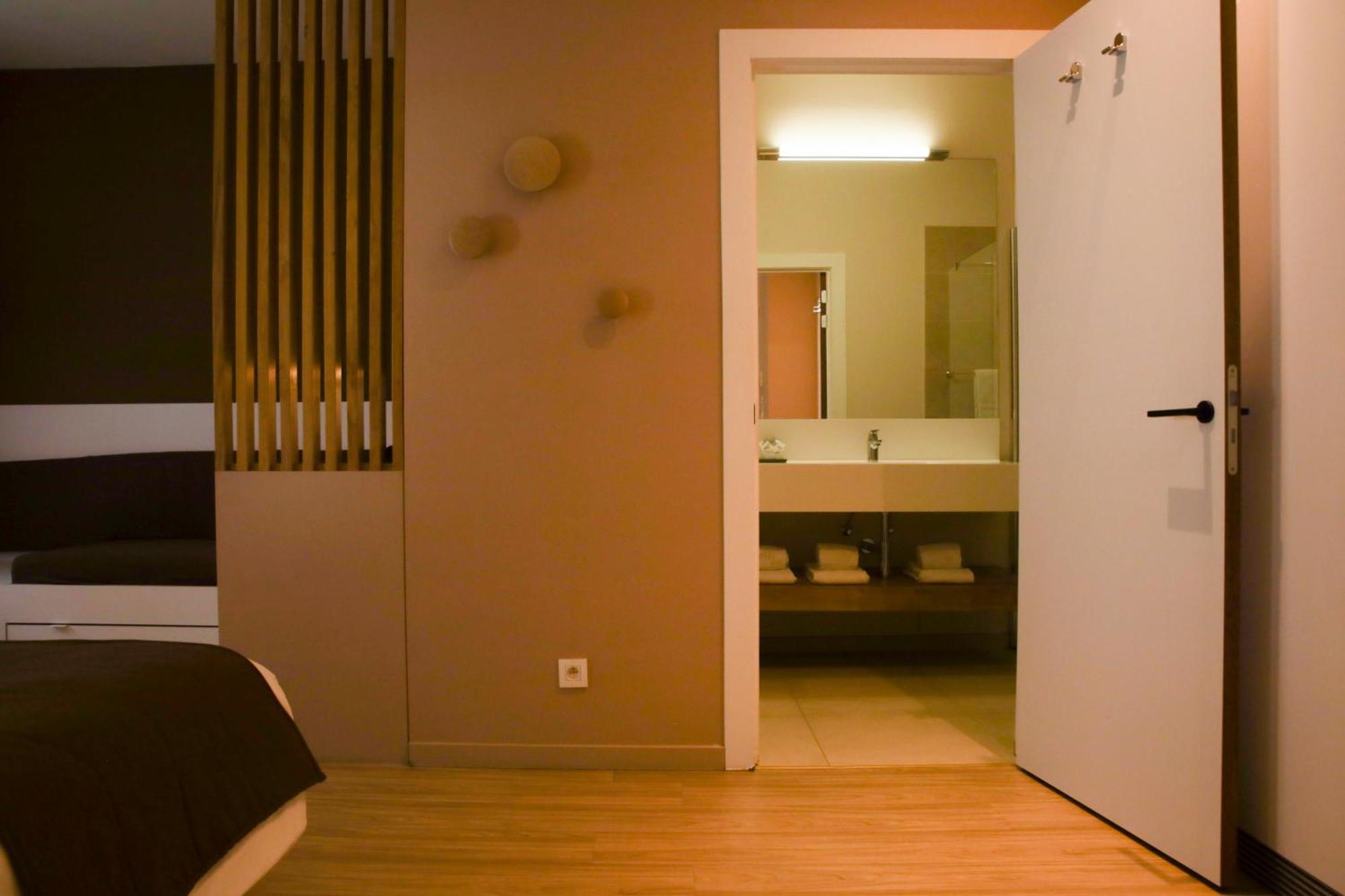 Junior Suite Shower