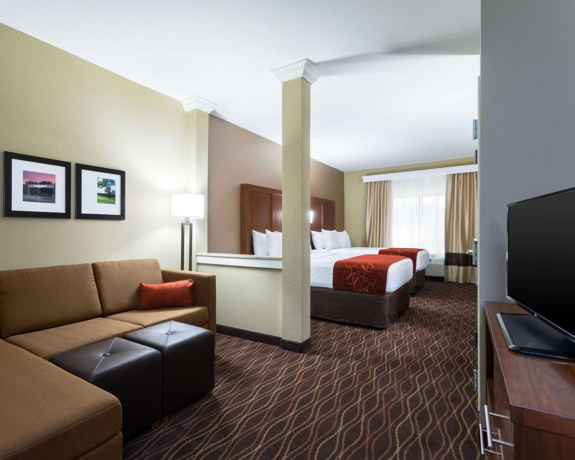 Queen Suite Two Queen Beds