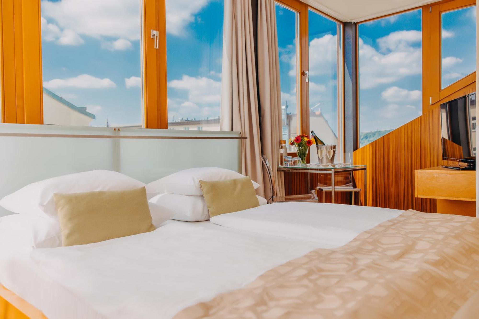 Deluxe double room Prague castle view