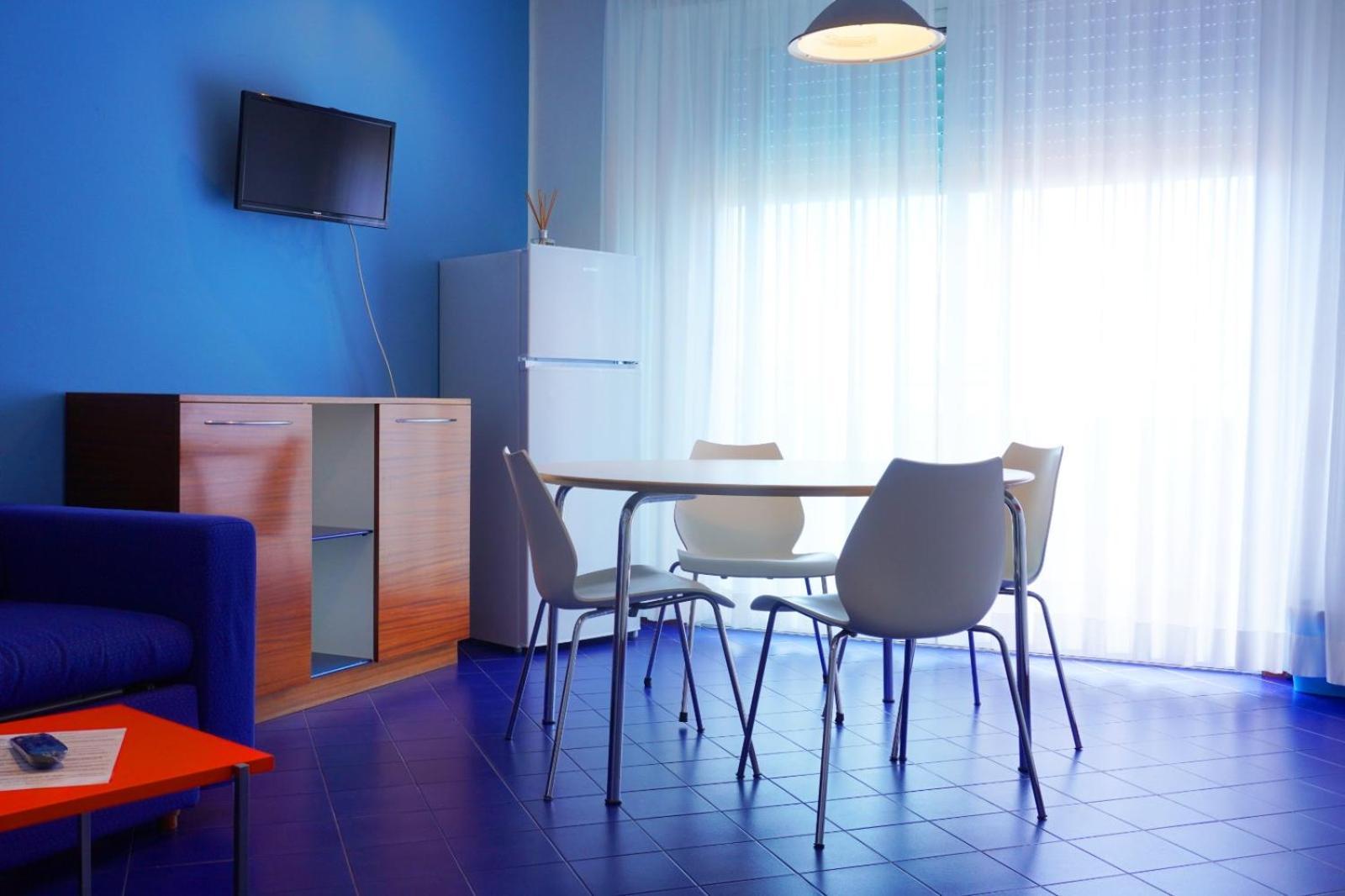 Appartamento con 1 Camera da Letto, Balcone e Vista Mare Laterale