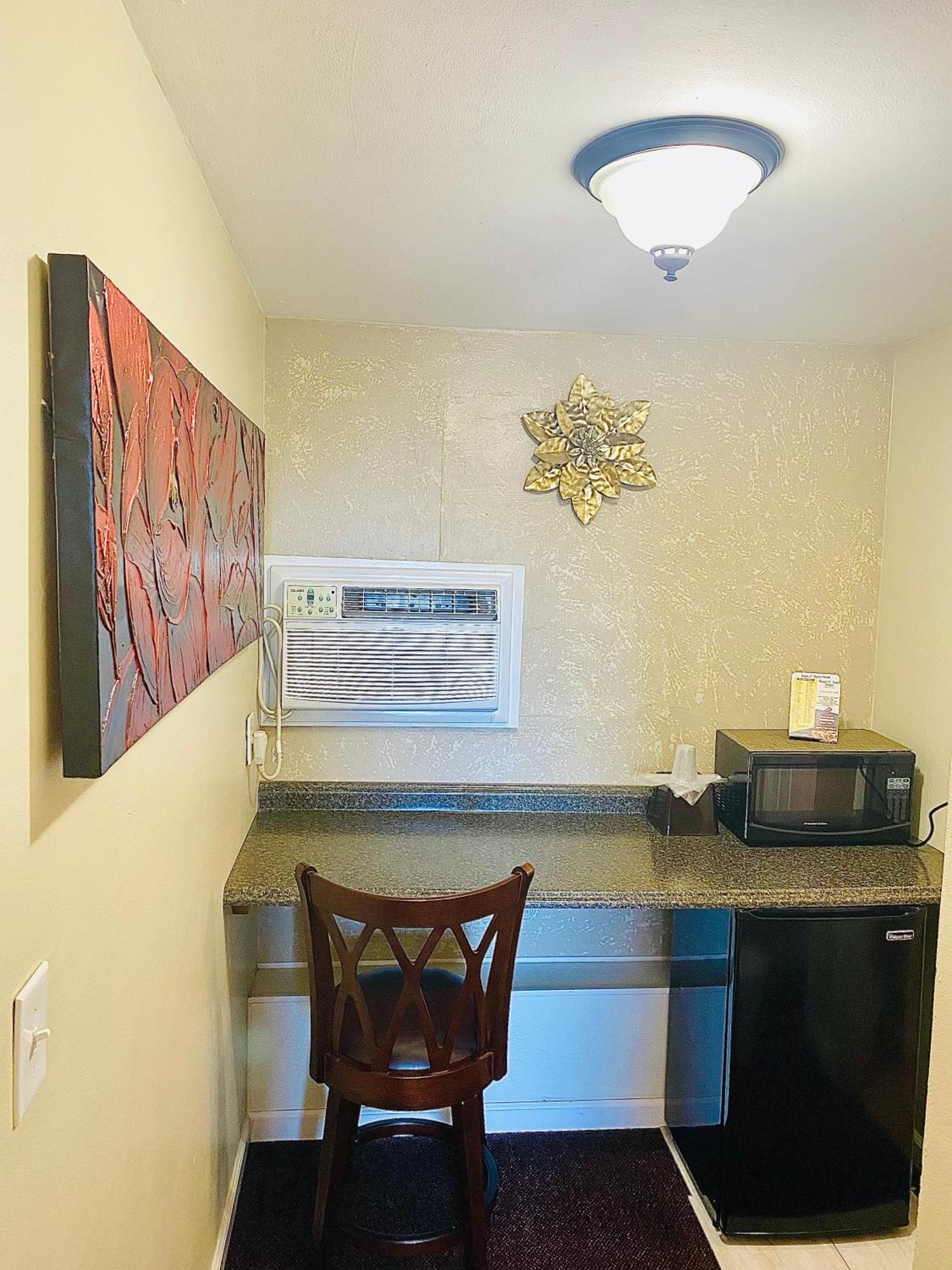 Deluxe Queen Room