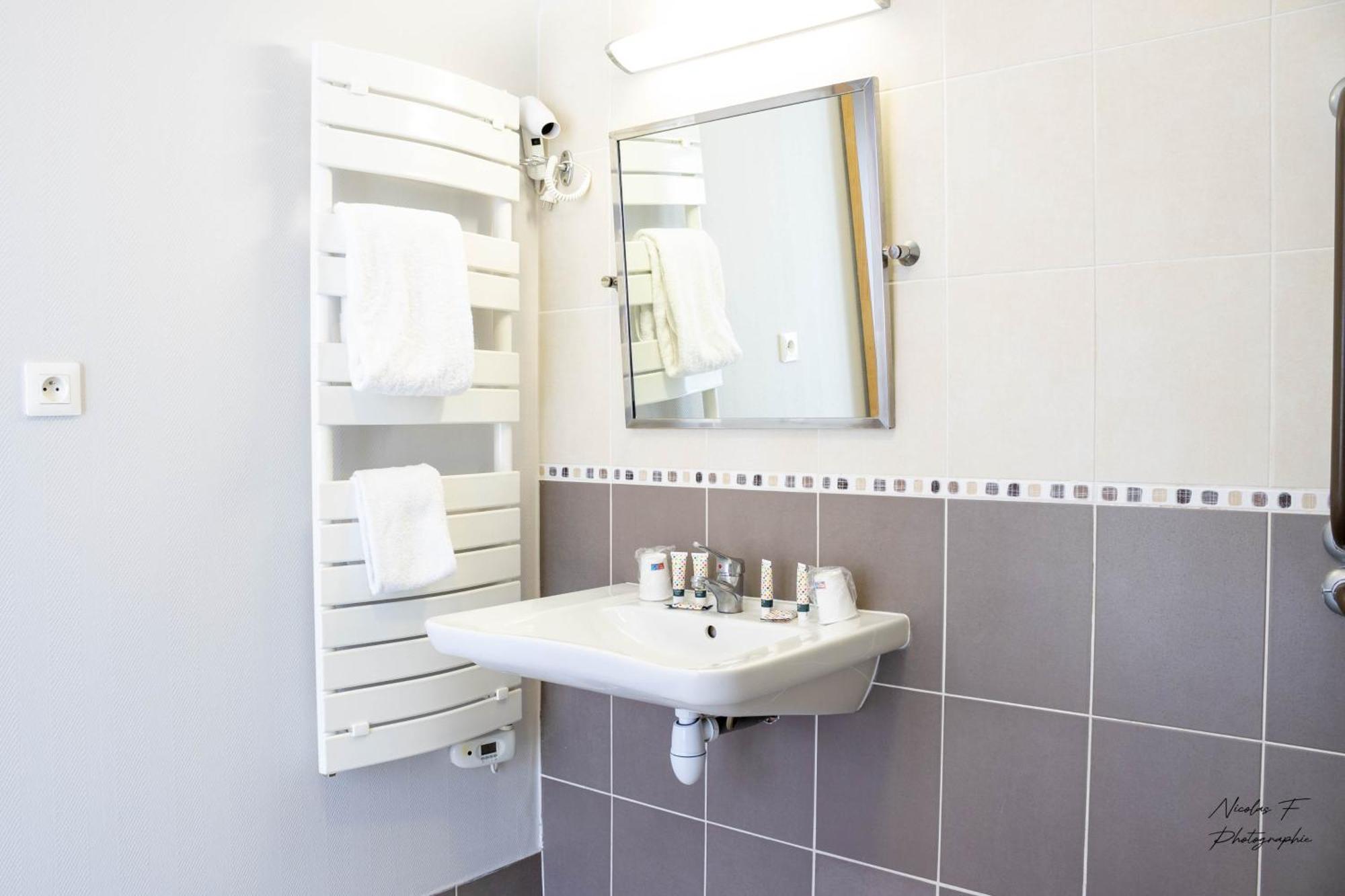 Chambre Double - Accessible aux Personnes à Mobilité Réduite
