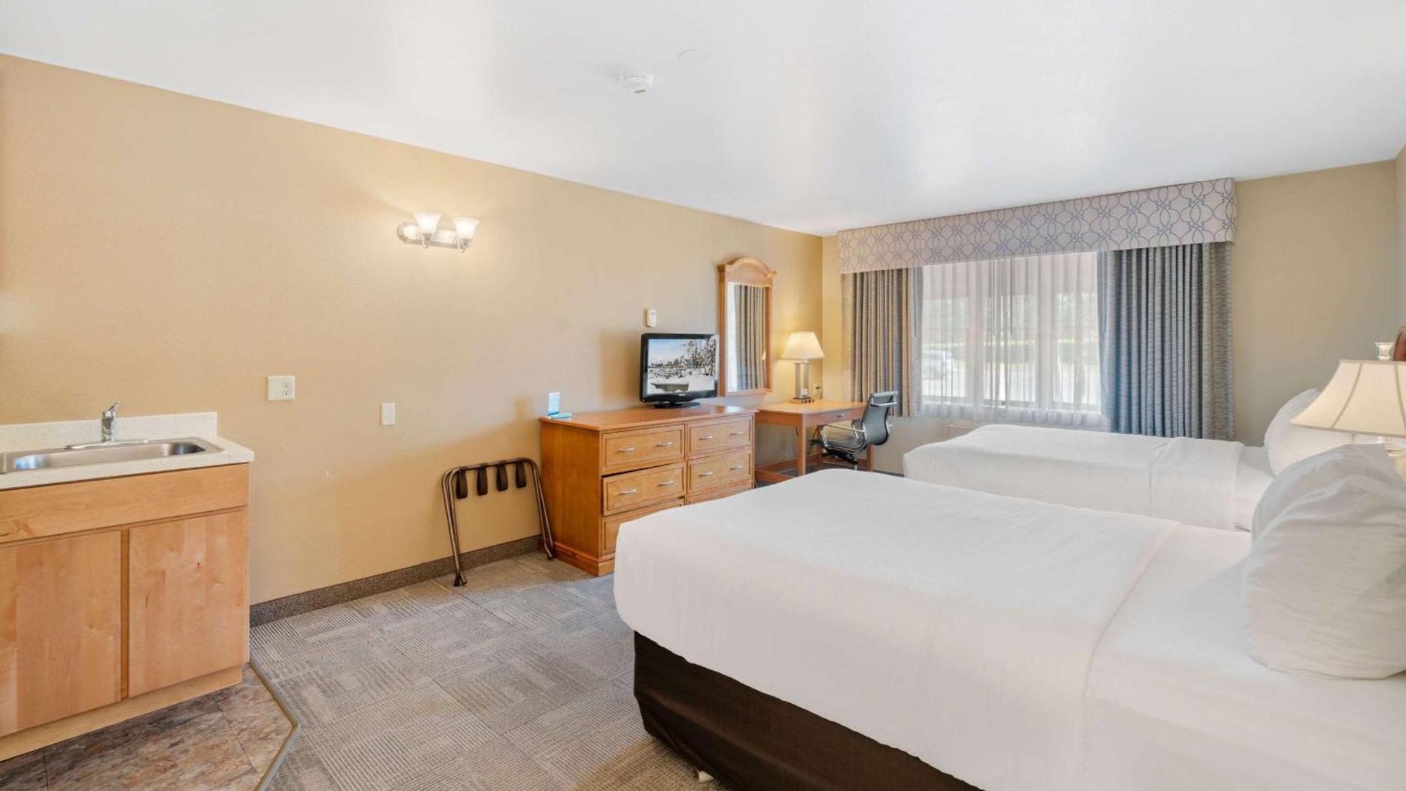 Efficiency Queen Room Two Queen Beds Non-Smoking