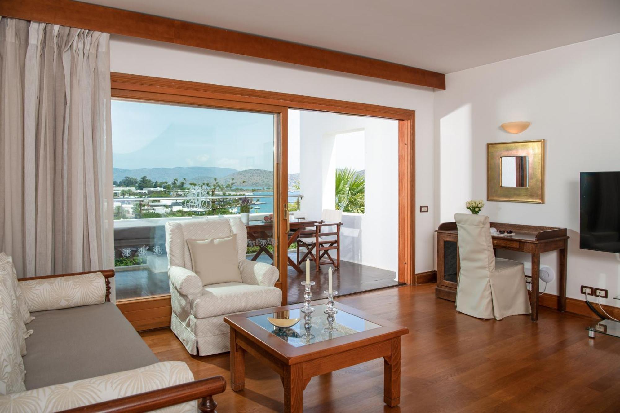 Luxury Hotel or Bungalow Suite Sea View