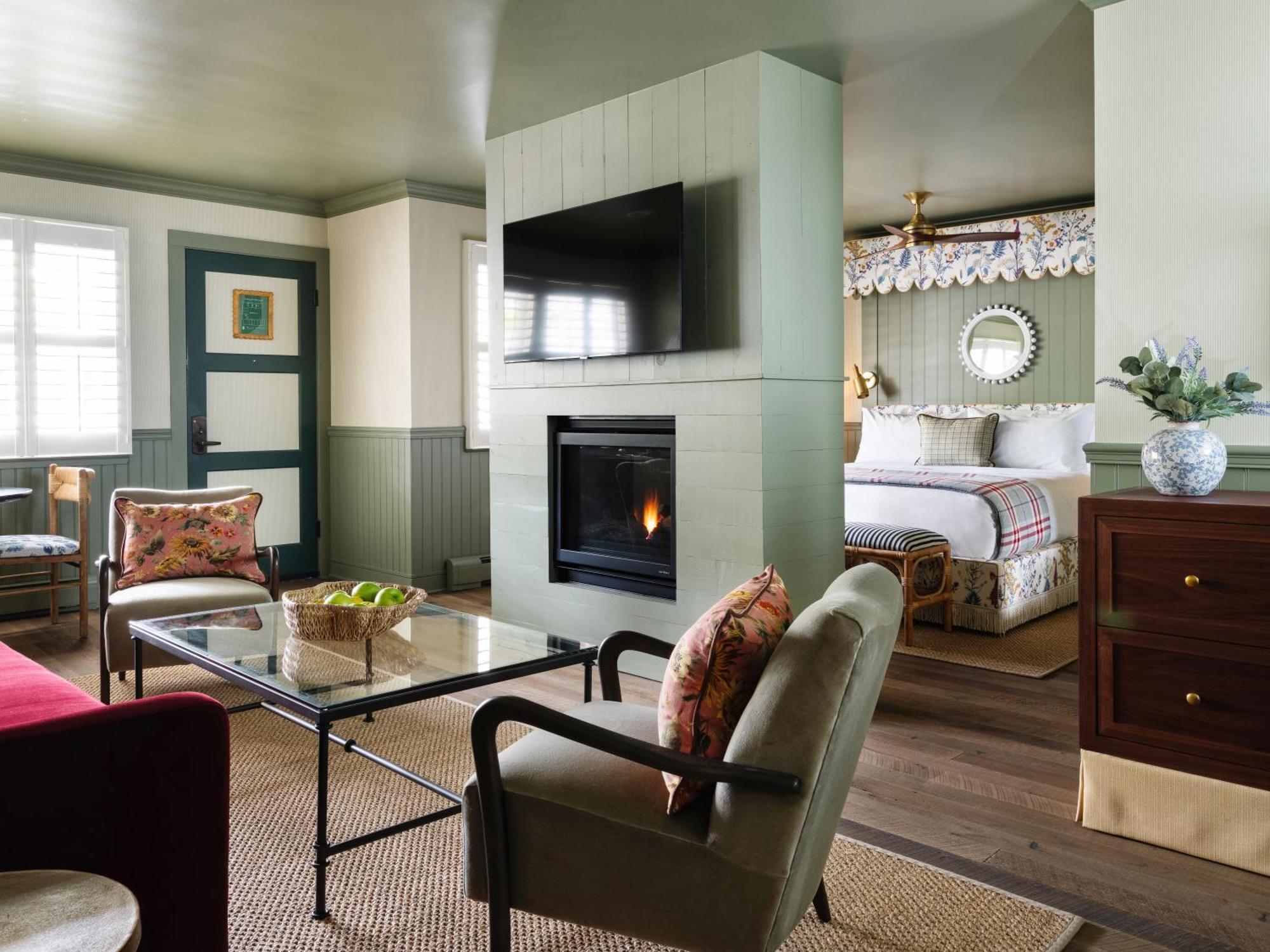 Deluxe King Suite