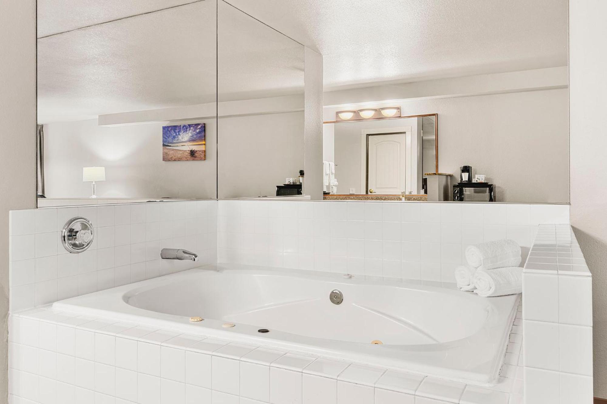 King Suite Spa Bath