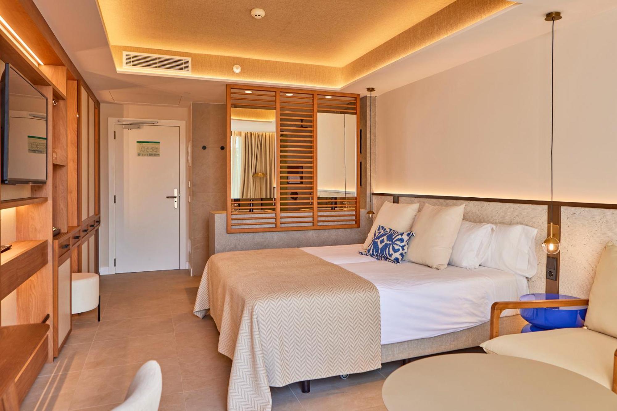 Junior Suite Private Pool Side Sea View