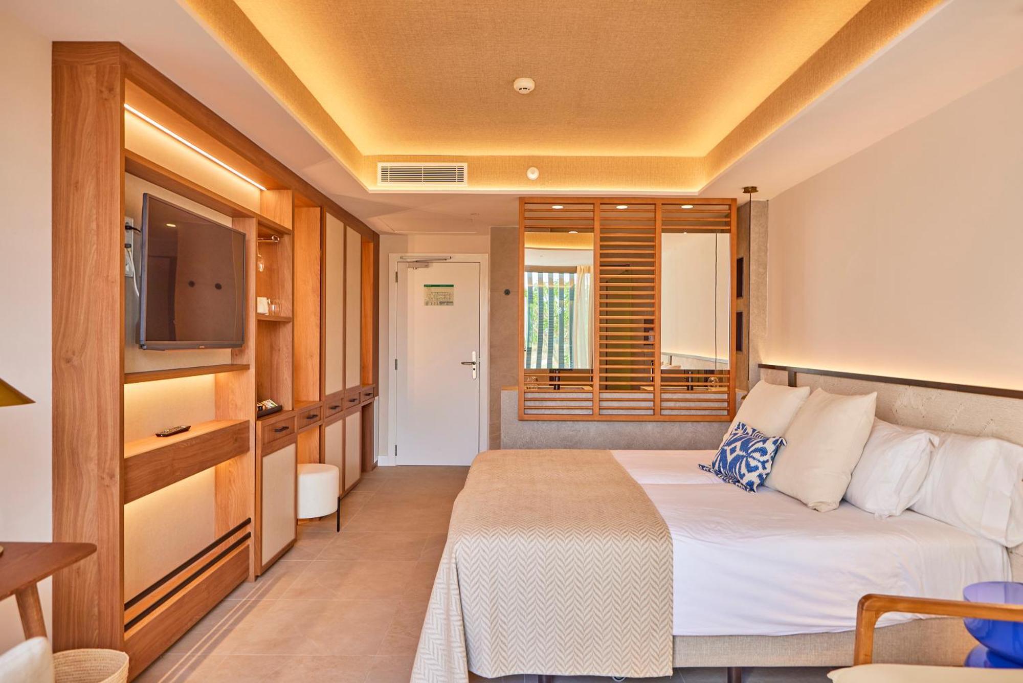 Junior Suite Private Pool Side Sea View