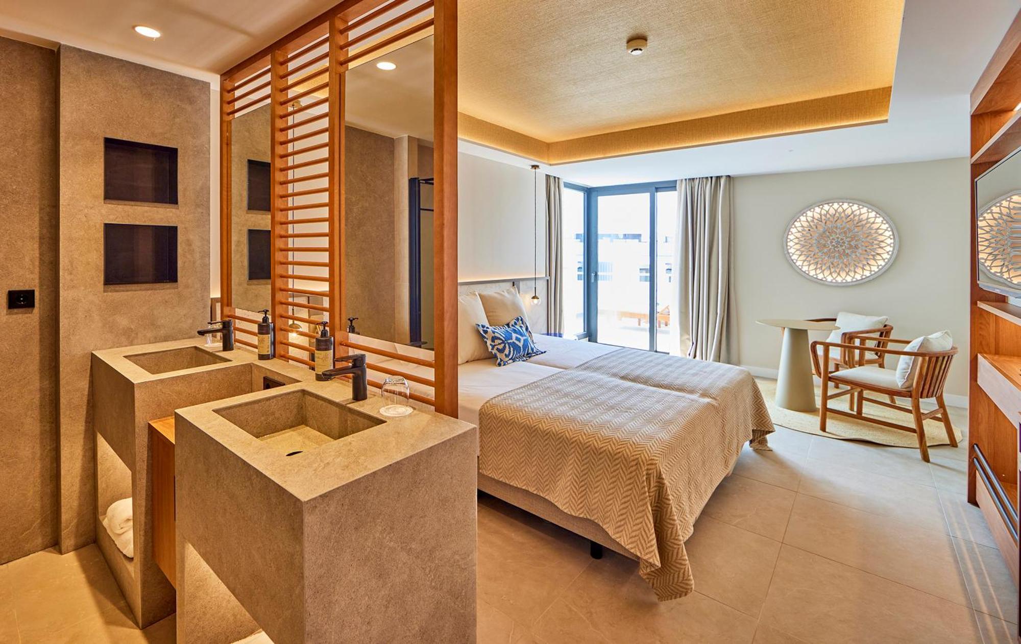 Junior Suite Side Sea View